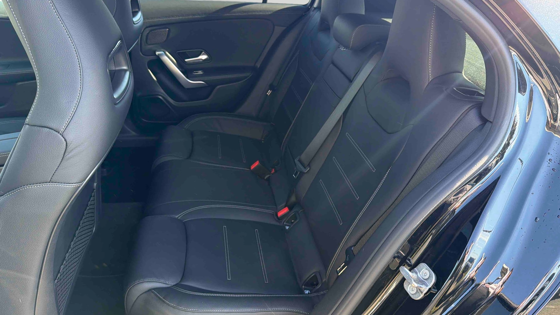 Mercedes-Benz Classe A 250 e Hybrid EQ AMG Line — Siège arrière gauche