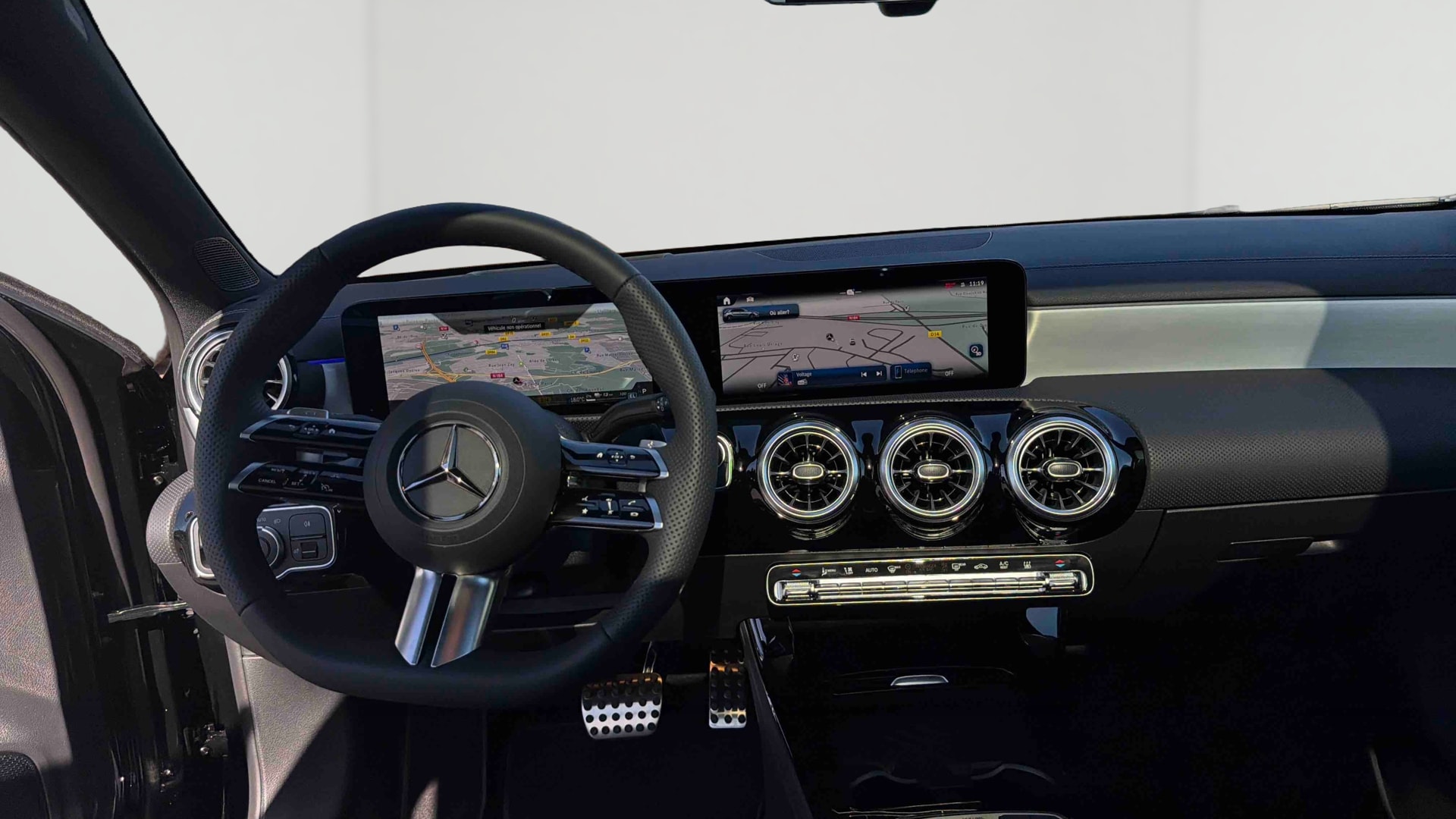 Mercedes-Benz Classe A 250 e Hybrid EQ AMG Line — Planche de bord