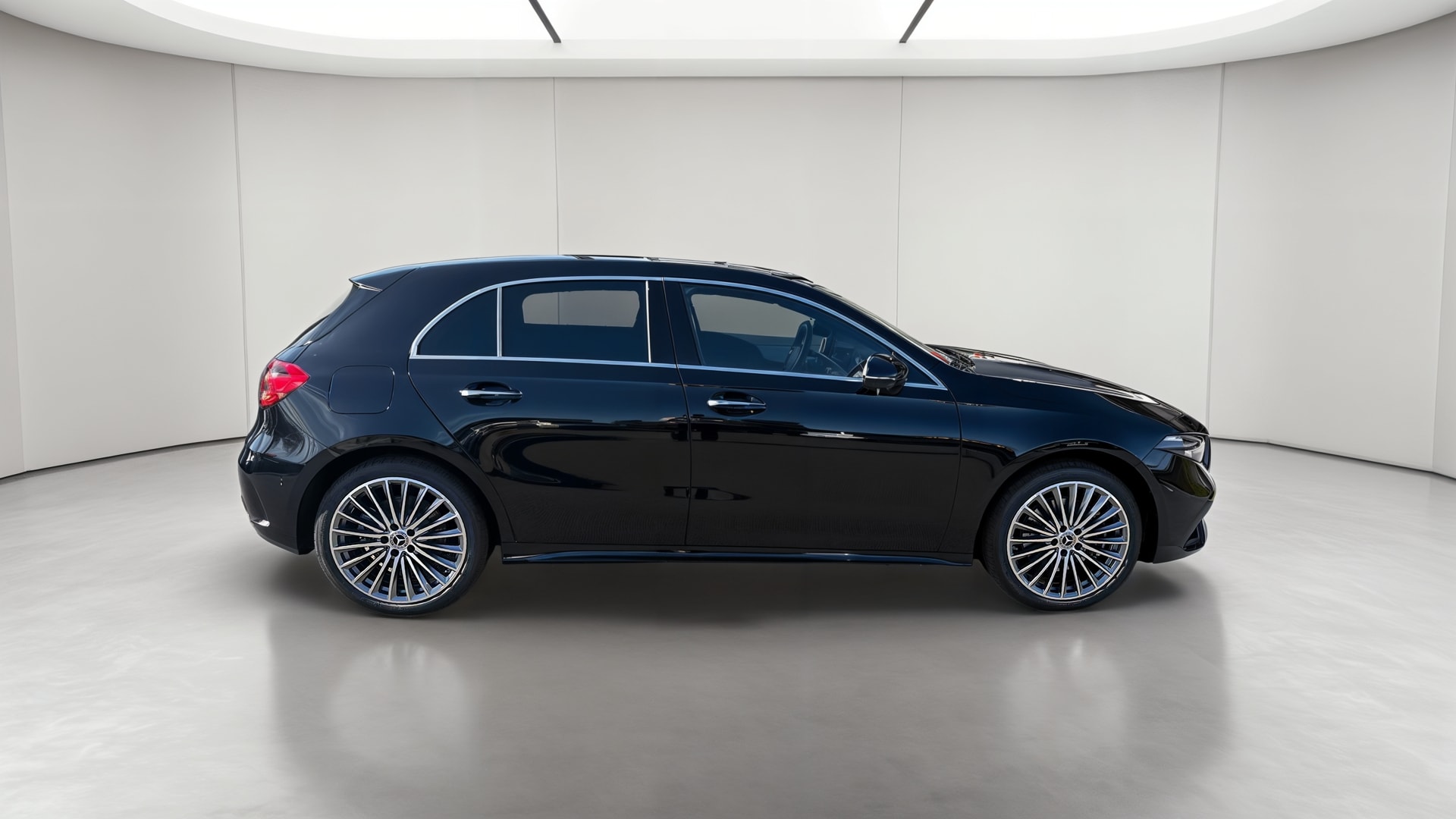 Mercedes-Benz Classe A 250 e Hybrid EQ AMG Line — Profil droit