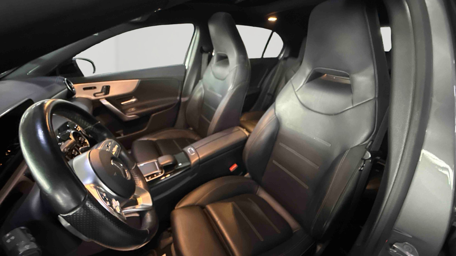 Mercedes-Benz Classe A 200 d 8G-DCT AMG Line — Siège conducteur