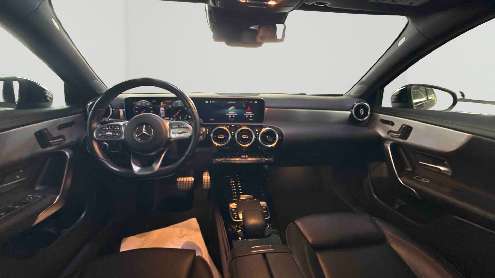 Mercedes-Benz Classe A 200 d 8G-DCT AMG Line — Planche de bord