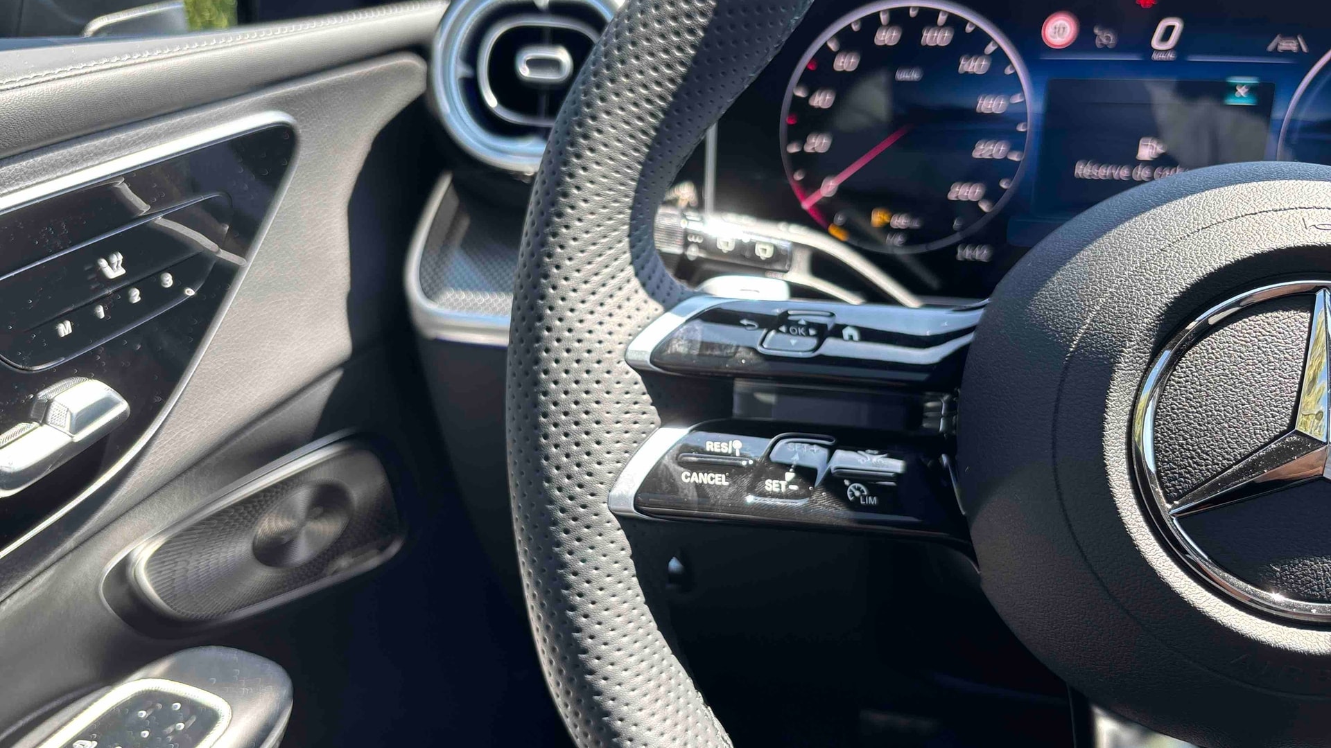 Mercedes-Benz GLC 300 e Hybrid EQ 4Matic AMG Line + — photo 21