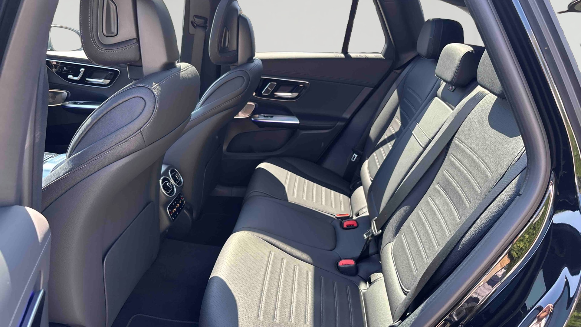 Mercedes-Benz GLC 300 e Hybrid EQ 4Matic AMG Line + — Siège arrière gauche