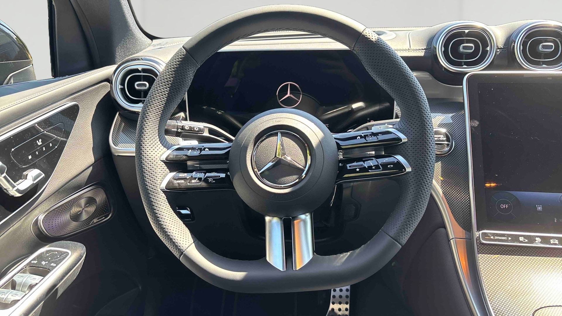Mercedes-Benz GLC 300 e Hybrid EQ 4Matic AMG Line + — Poste de pilotage