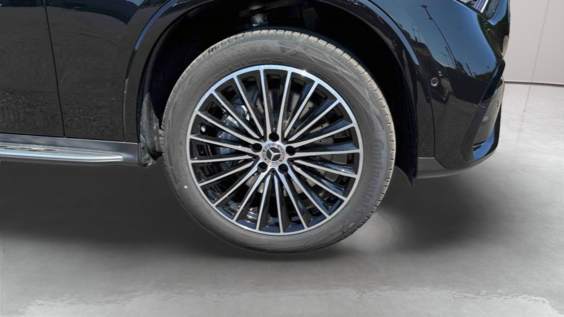 Mercedes-Benz GLC 300 e Hybrid EQ 4Matic AMG Line + — Pneu avant gauche