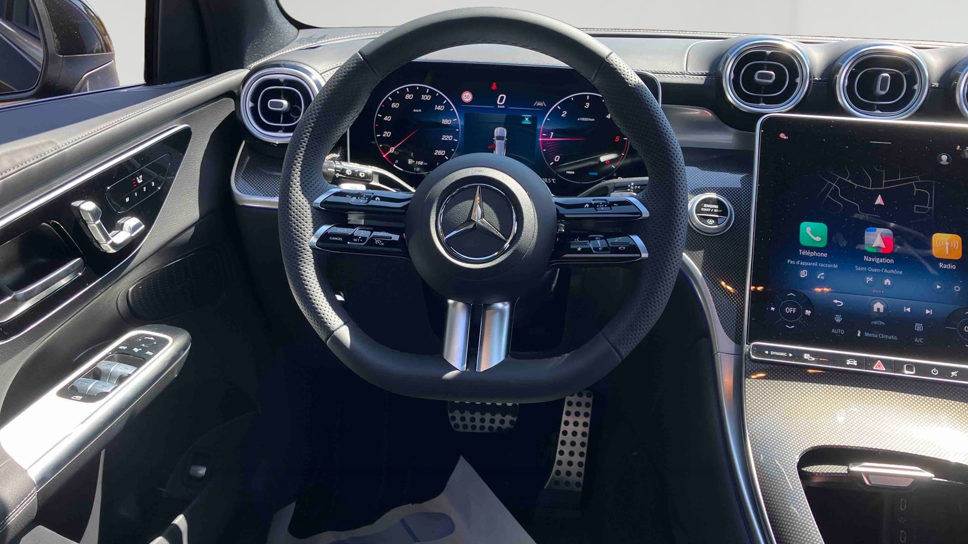 Mercedes-Benz GLC 200 d 4Matic AMG Line — Poste de pilotage