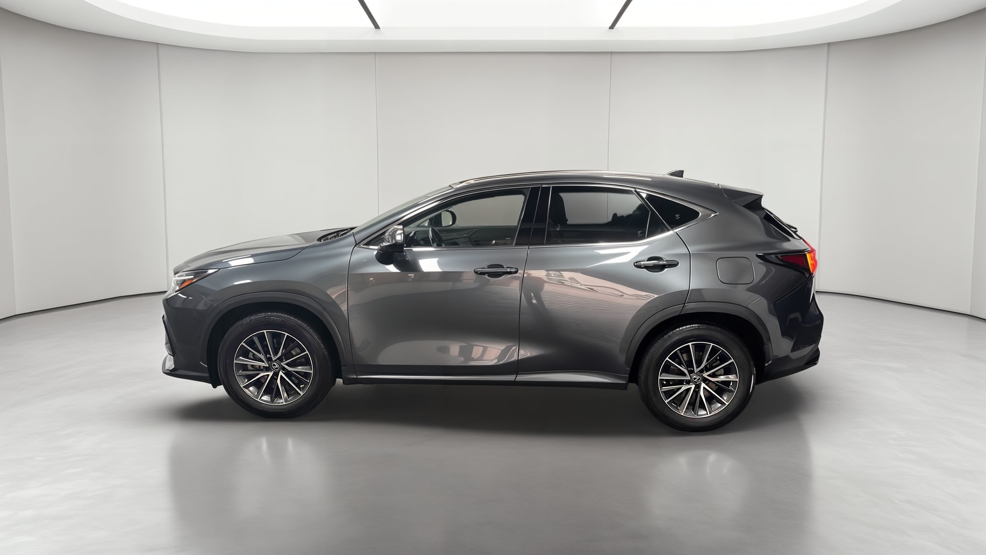 Lexus NX 450h+ 4WD Hybride Rechargeable Luxe — Profil gauche