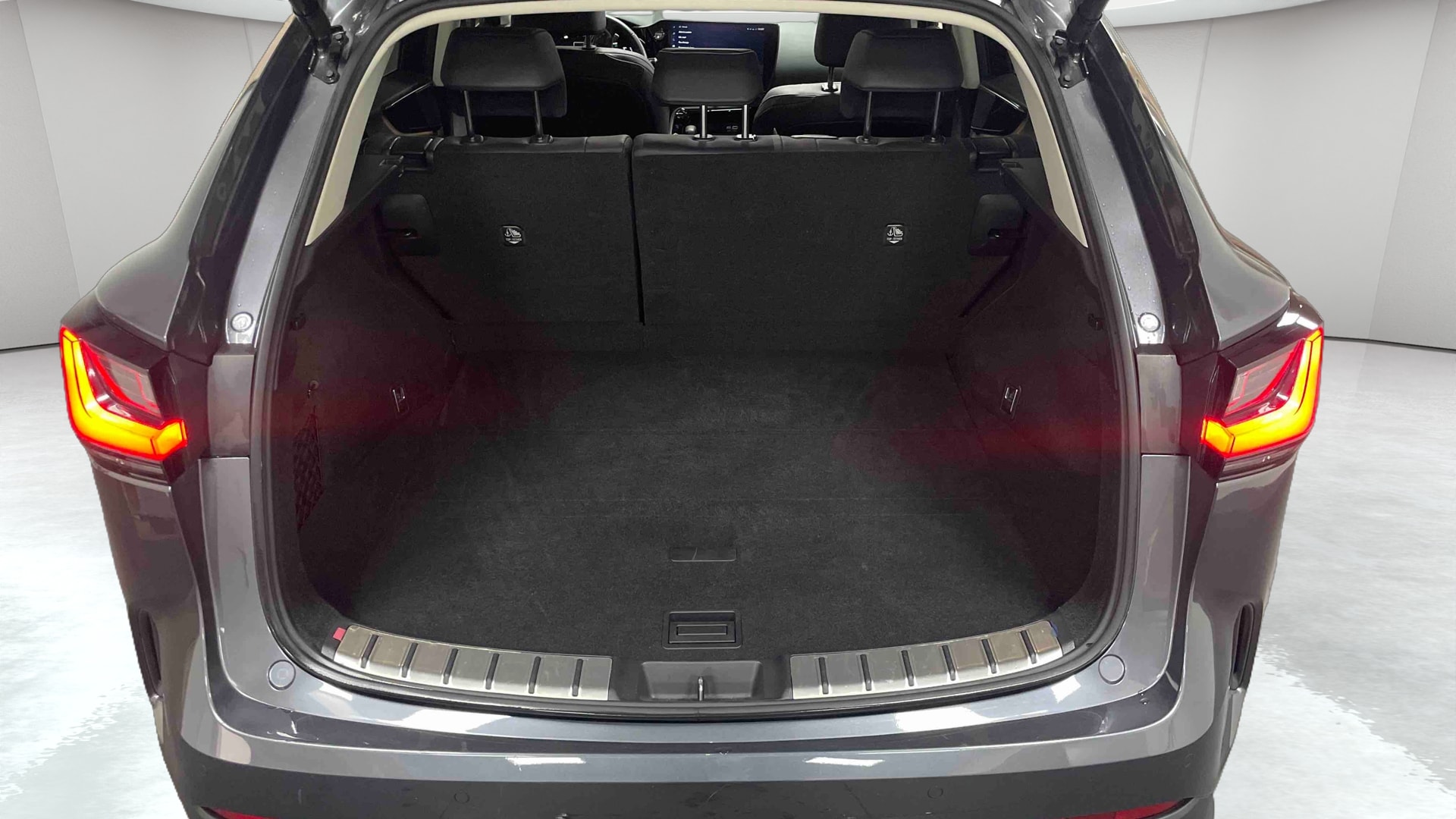 Lexus NX 450h+ 4WD Hybride Rechargeable Luxe — Coffre