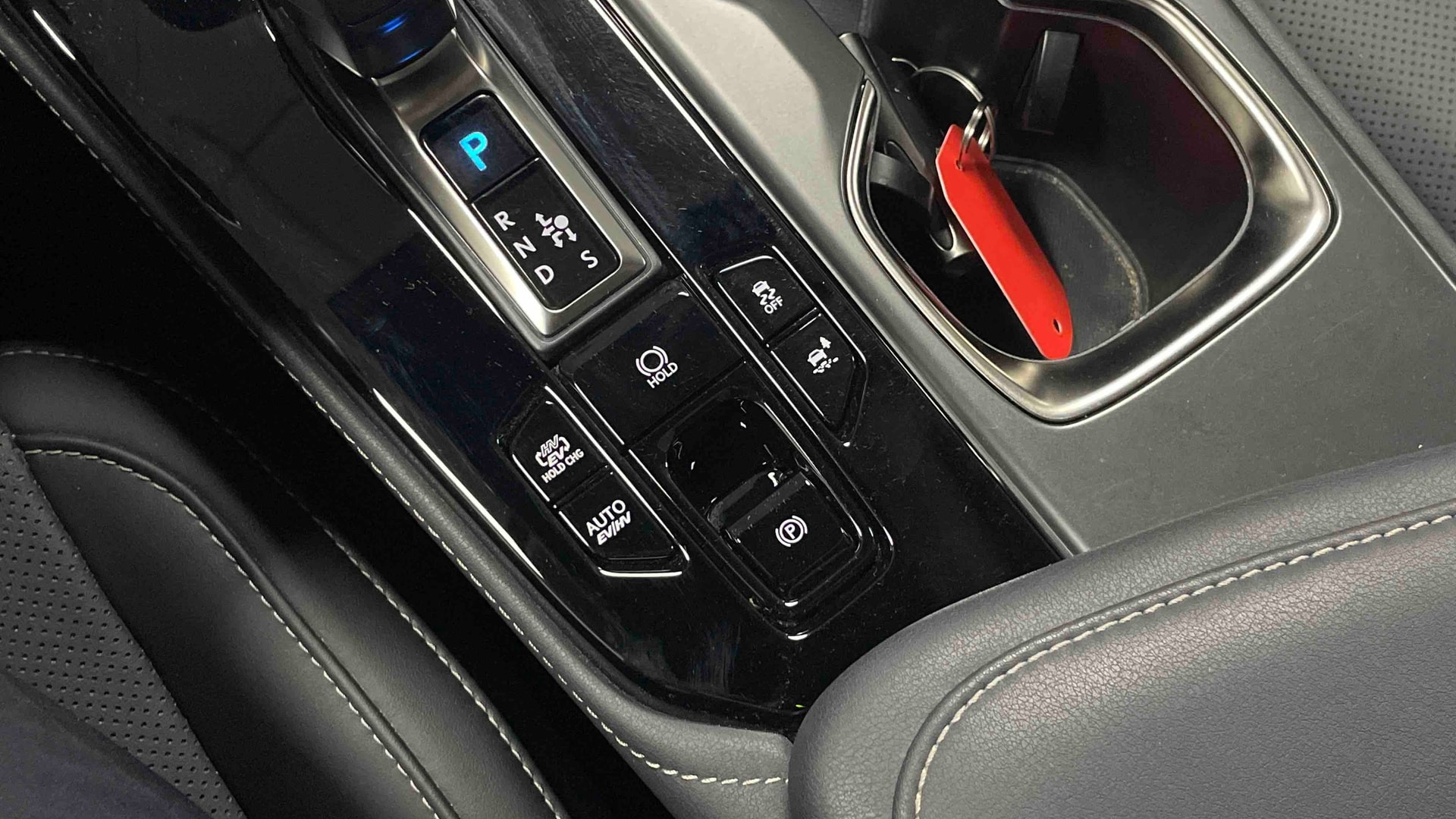 Lexus NX 450h+ 4WD Hybride Rechargeable Luxe — photo 30