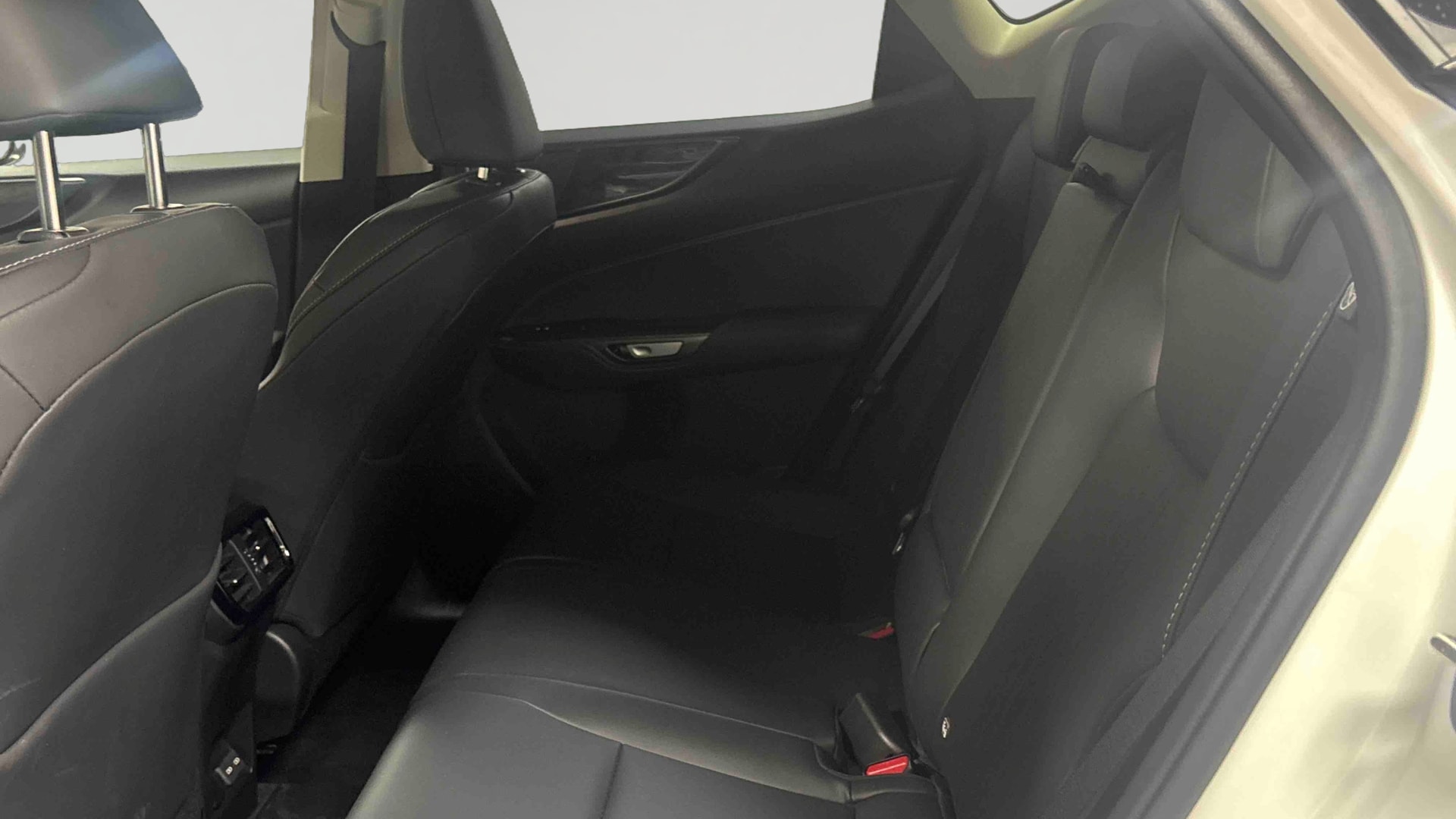 Lexus NX 450h+ 4WD Hybride Rechargeable Luxe — Siège arrière gauche