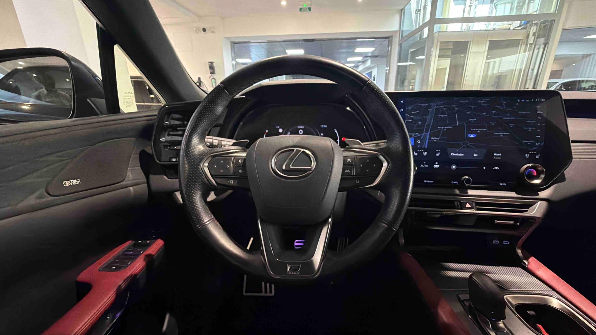 Lexus RX 500h 4WD F SPORT Executive — Poste de pilotage