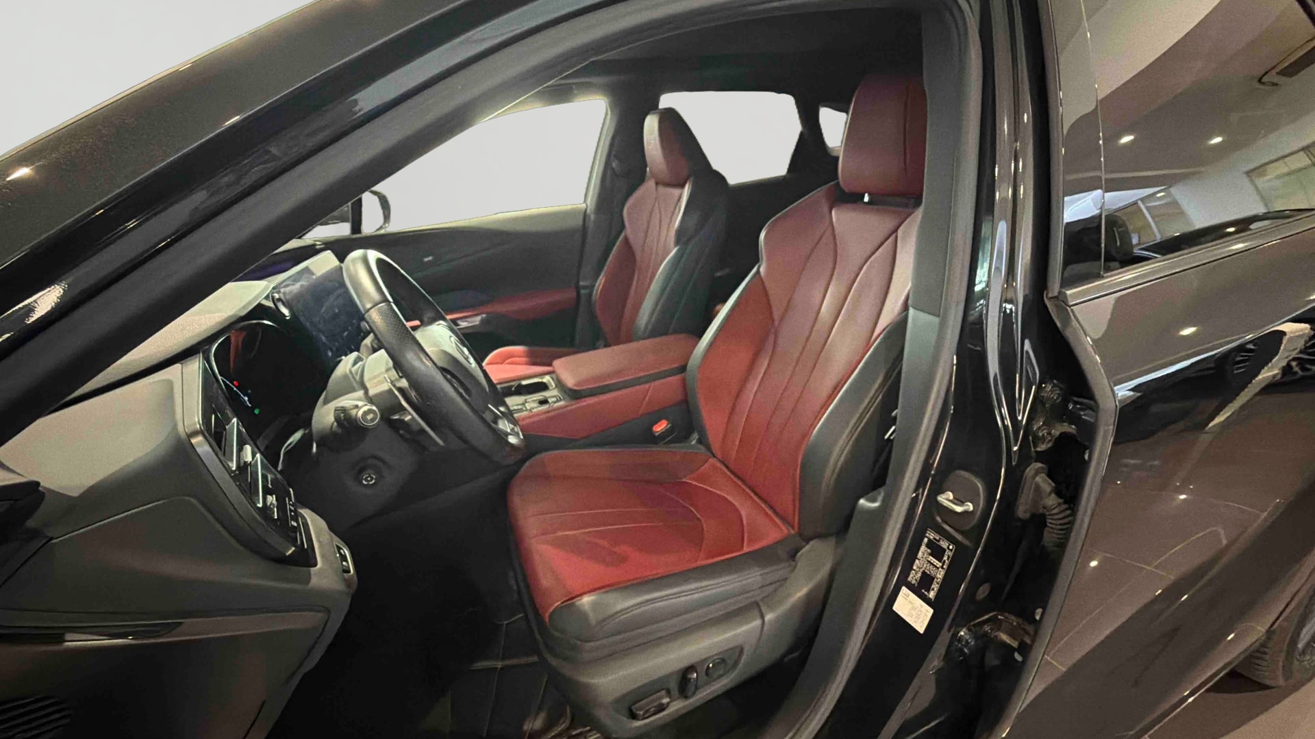 Lexus RX 500h 4WD F SPORT Executive — Siège conducteur