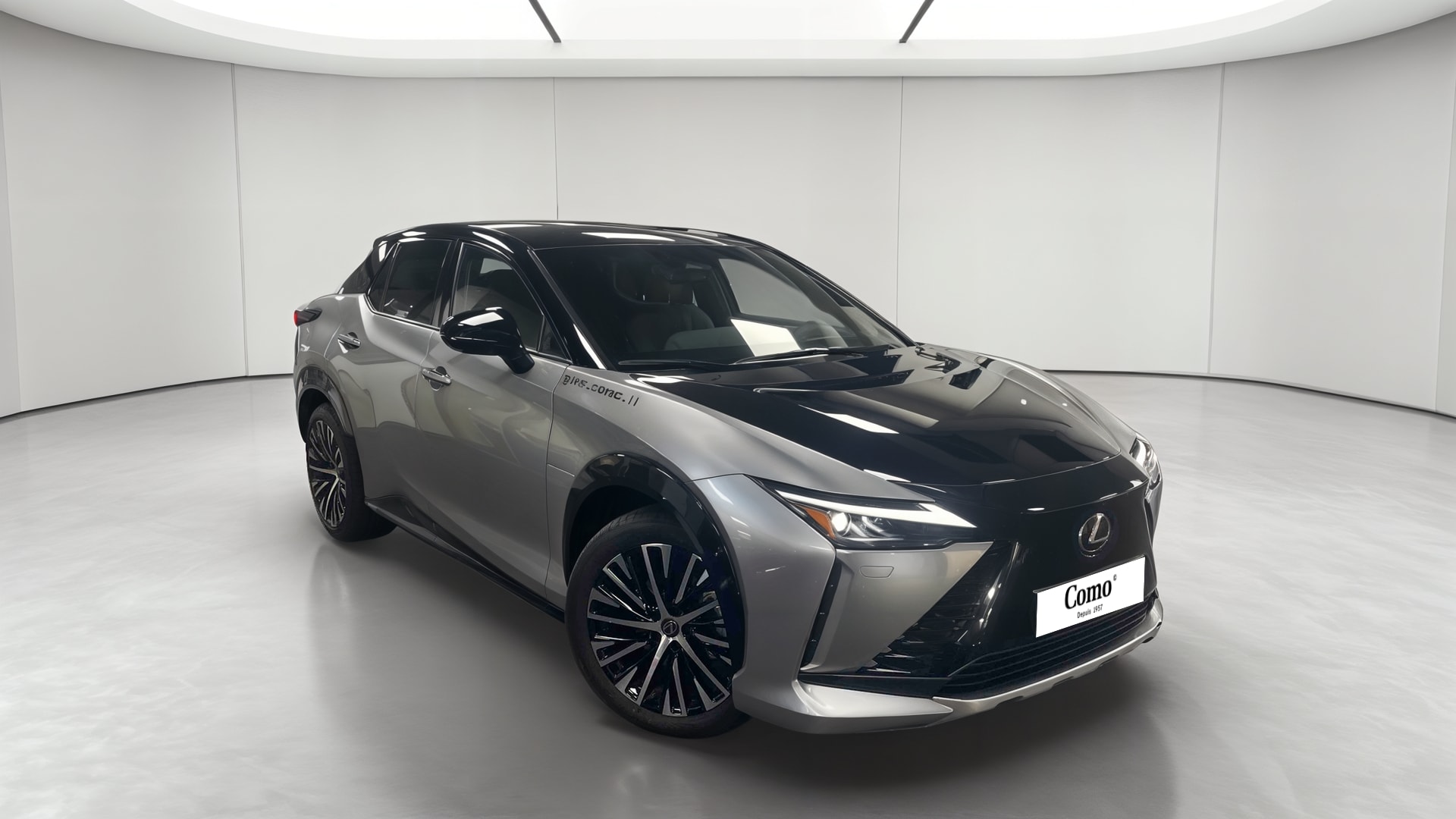 Lexus RZ 500e Executive — 3/4 avant droit