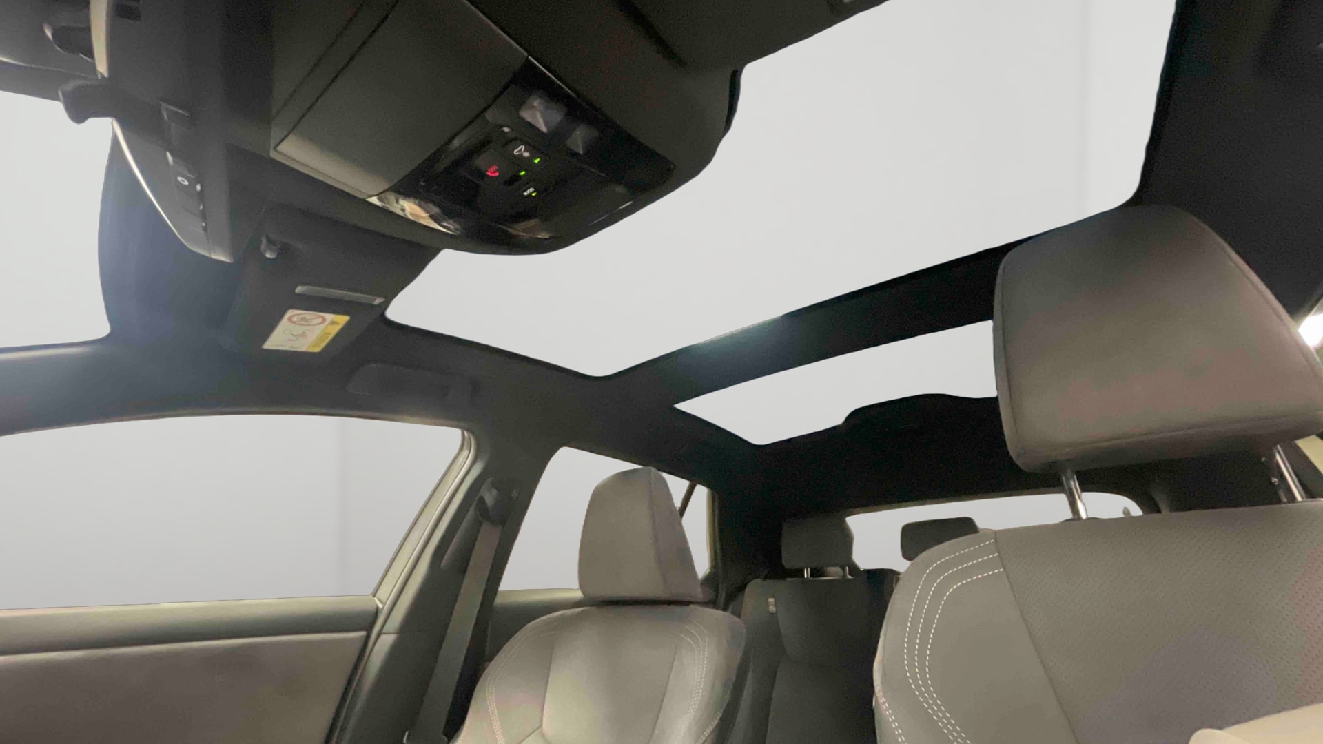 Lexus RZ 500e Executive — photo 23