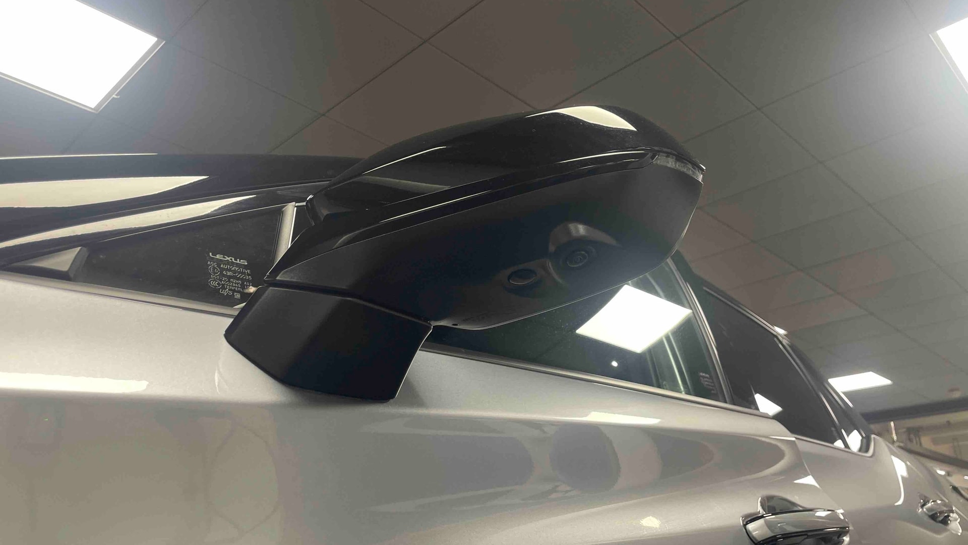 Lexus RZ 500e Executive — photo 46