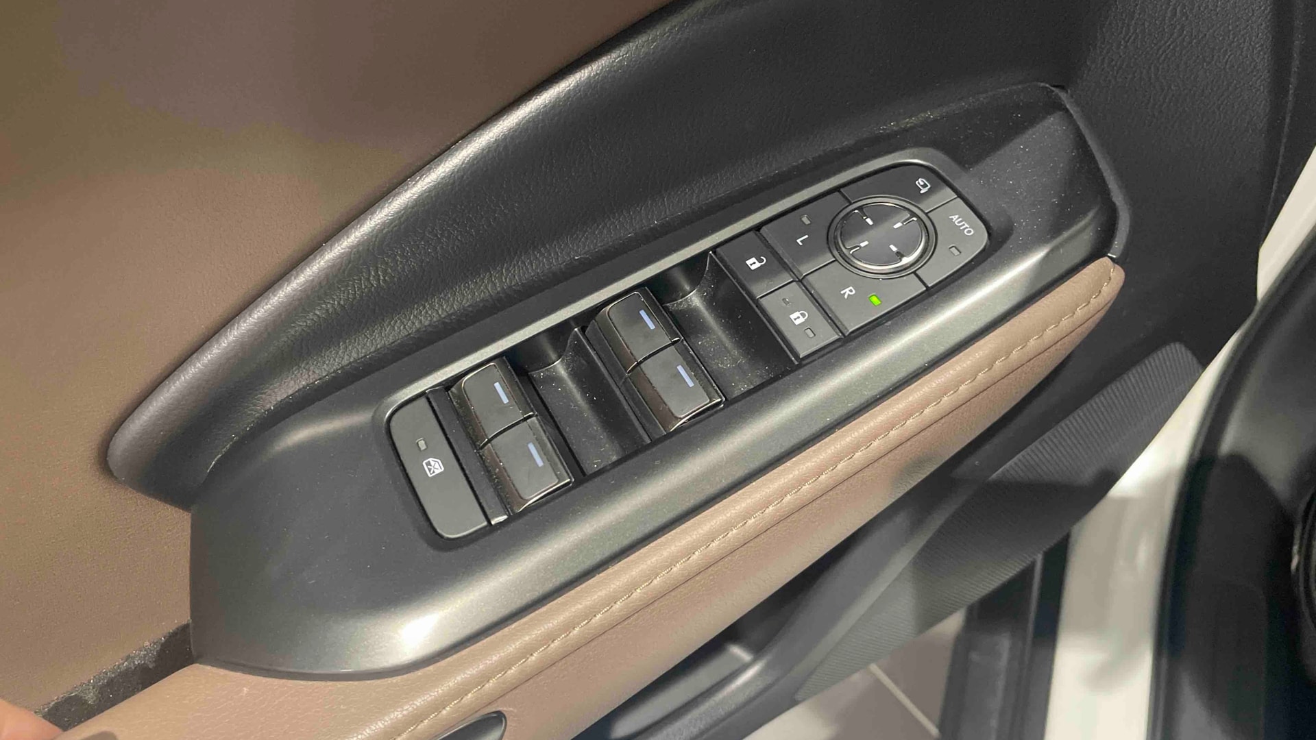 Lexus LBX 2WD Elegant — photo 16
