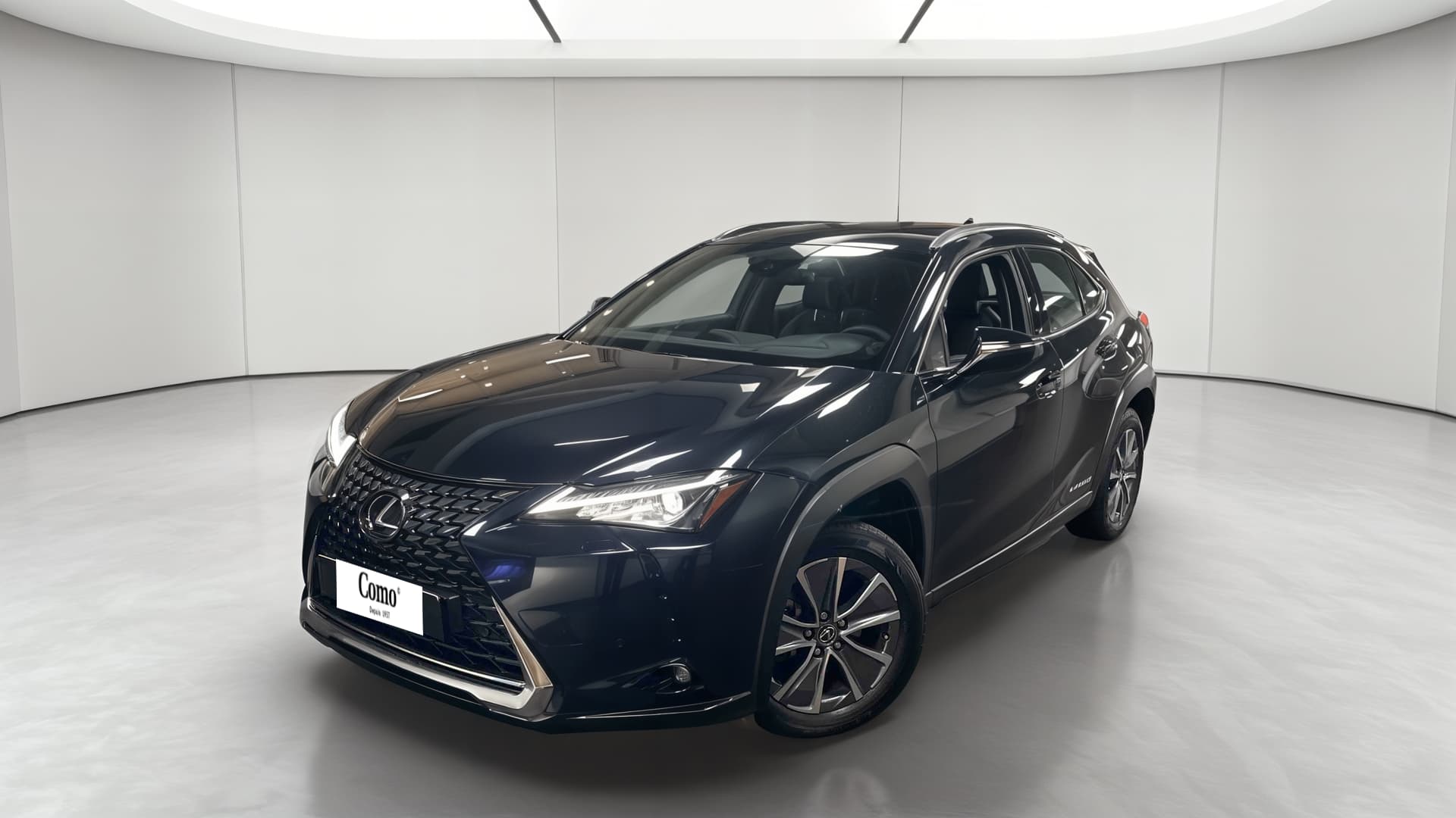 Lexus UX 300e Luxe — 3/4 avant gauche