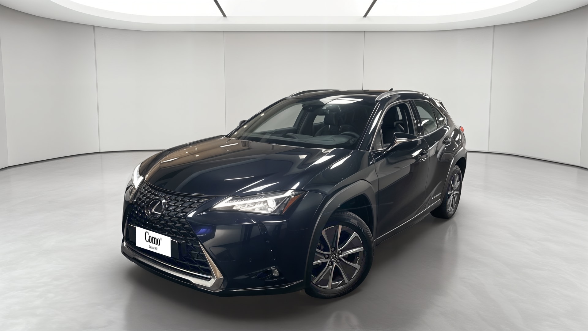 Lexus UX 300e Luxe — 3/4 avant gauche