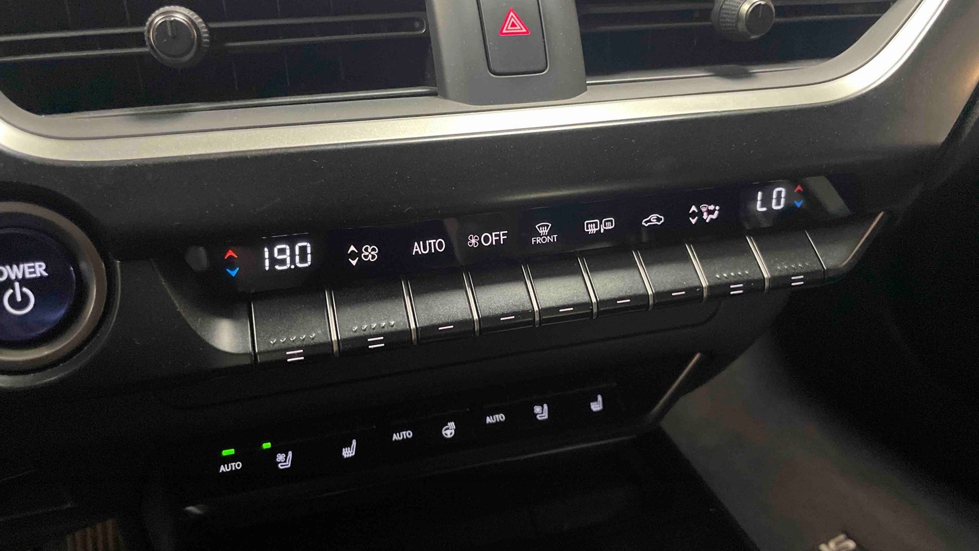 Lexus UX 300e Luxe — photo 20