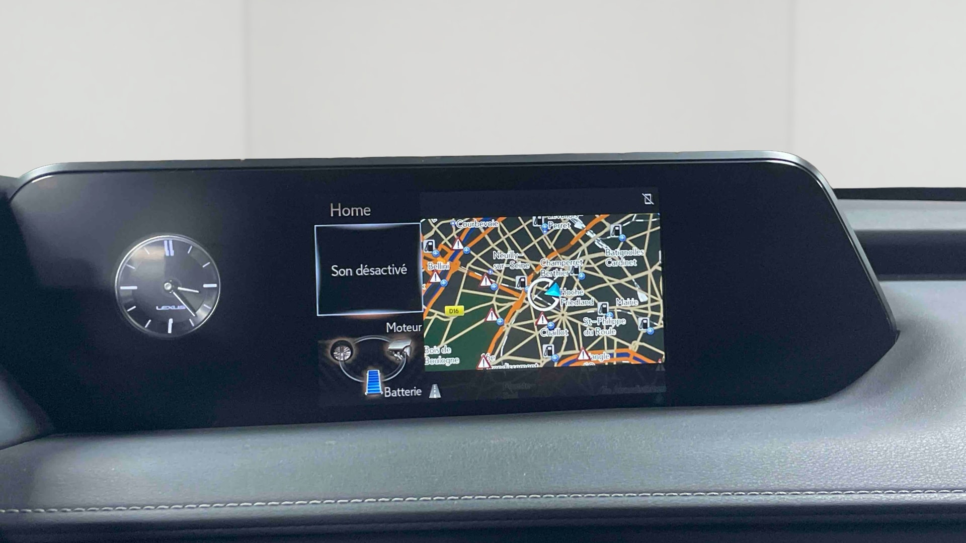Lexus UX 250h 2WD Luxe — photo 15