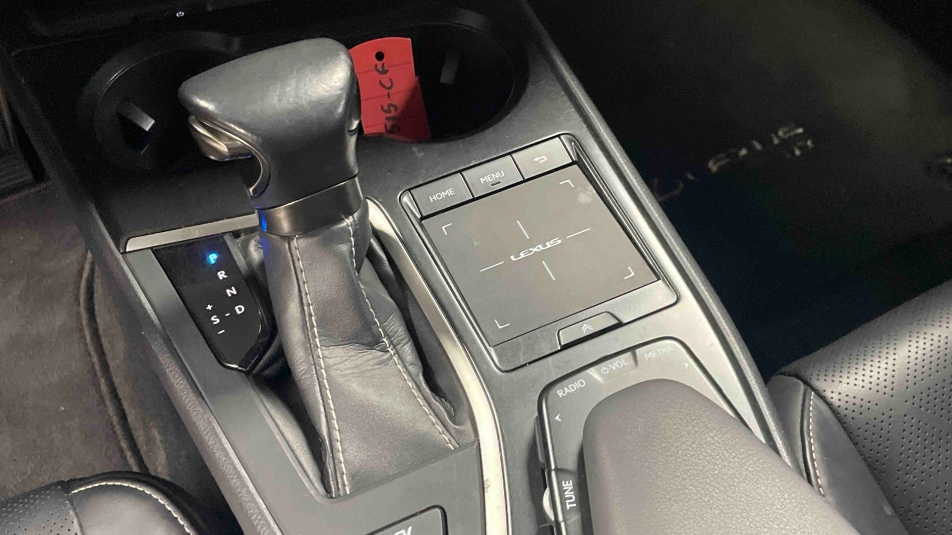 Lexus UX 250h 2WD Luxe — photo 16