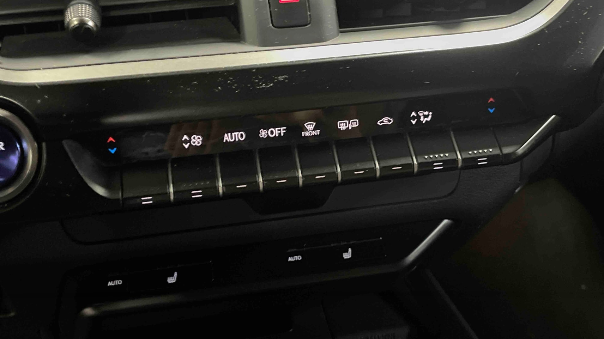 Lexus UX 250h 2WD Luxe — photo 20