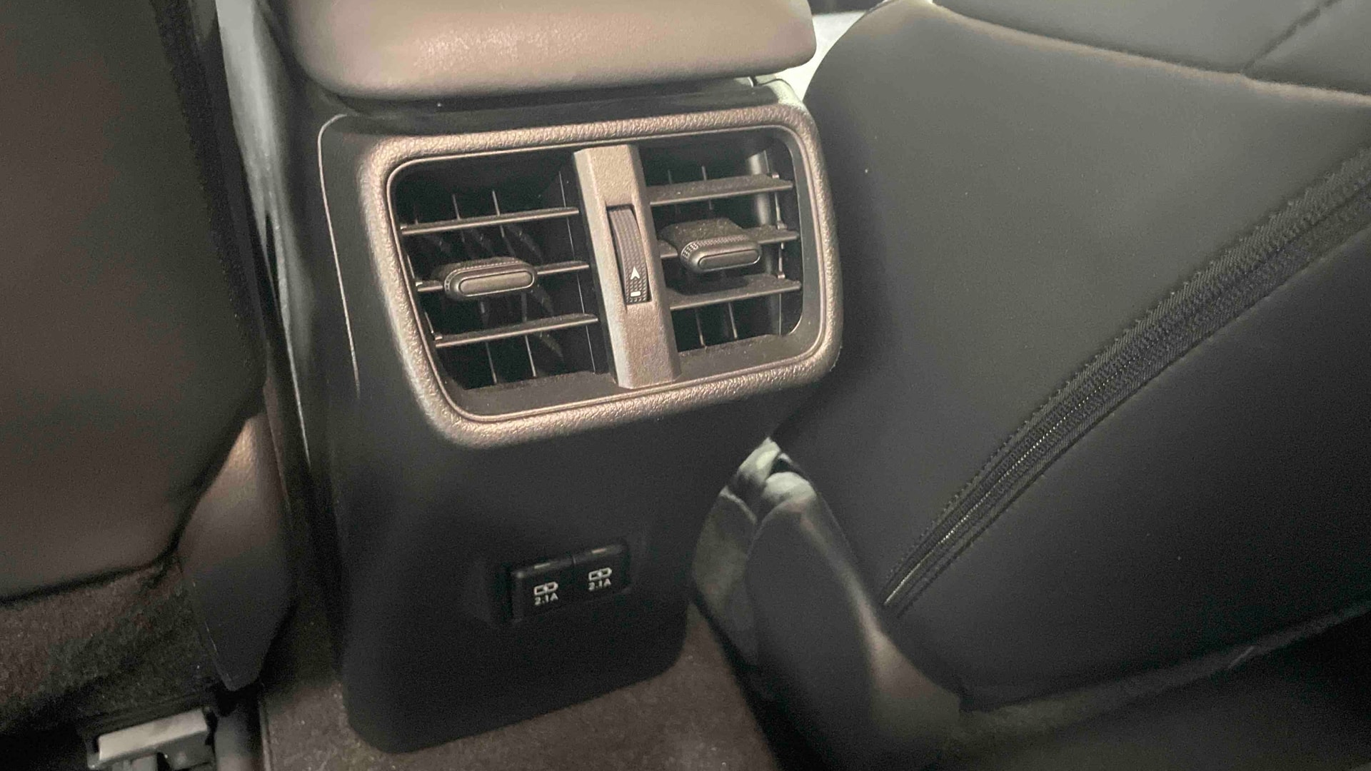 Lexus UX 250h 2WD Luxe — photo 18
