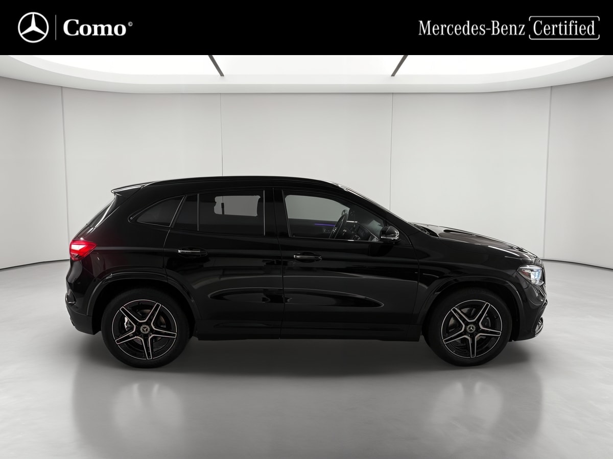 Mercedes-Benz GLA 200 7G-DCT AMG Line — Profil droit