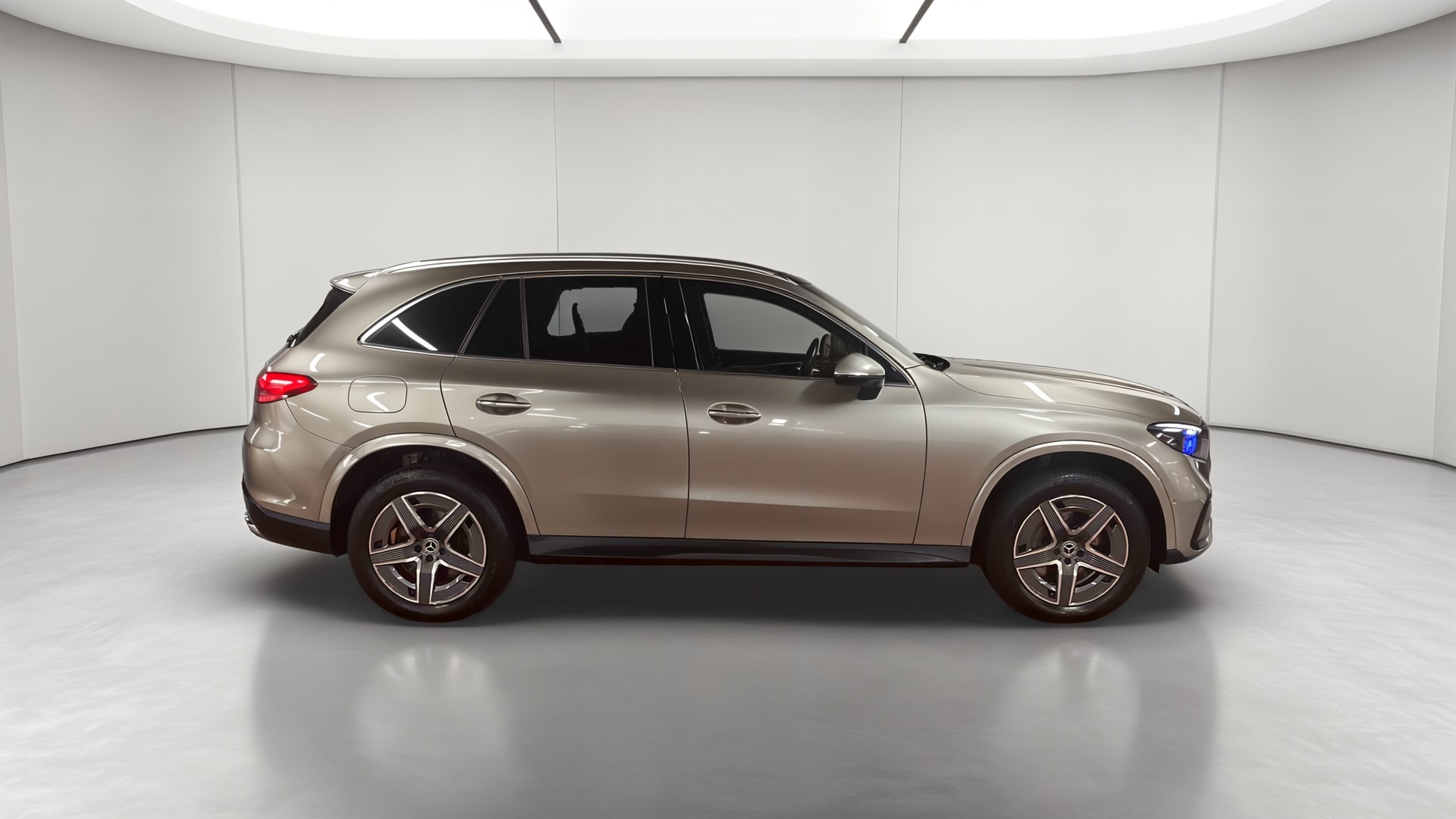 Mercedes-Benz GLC 400 e 9G-Tronic 4Matic AMG Line — Profil droit