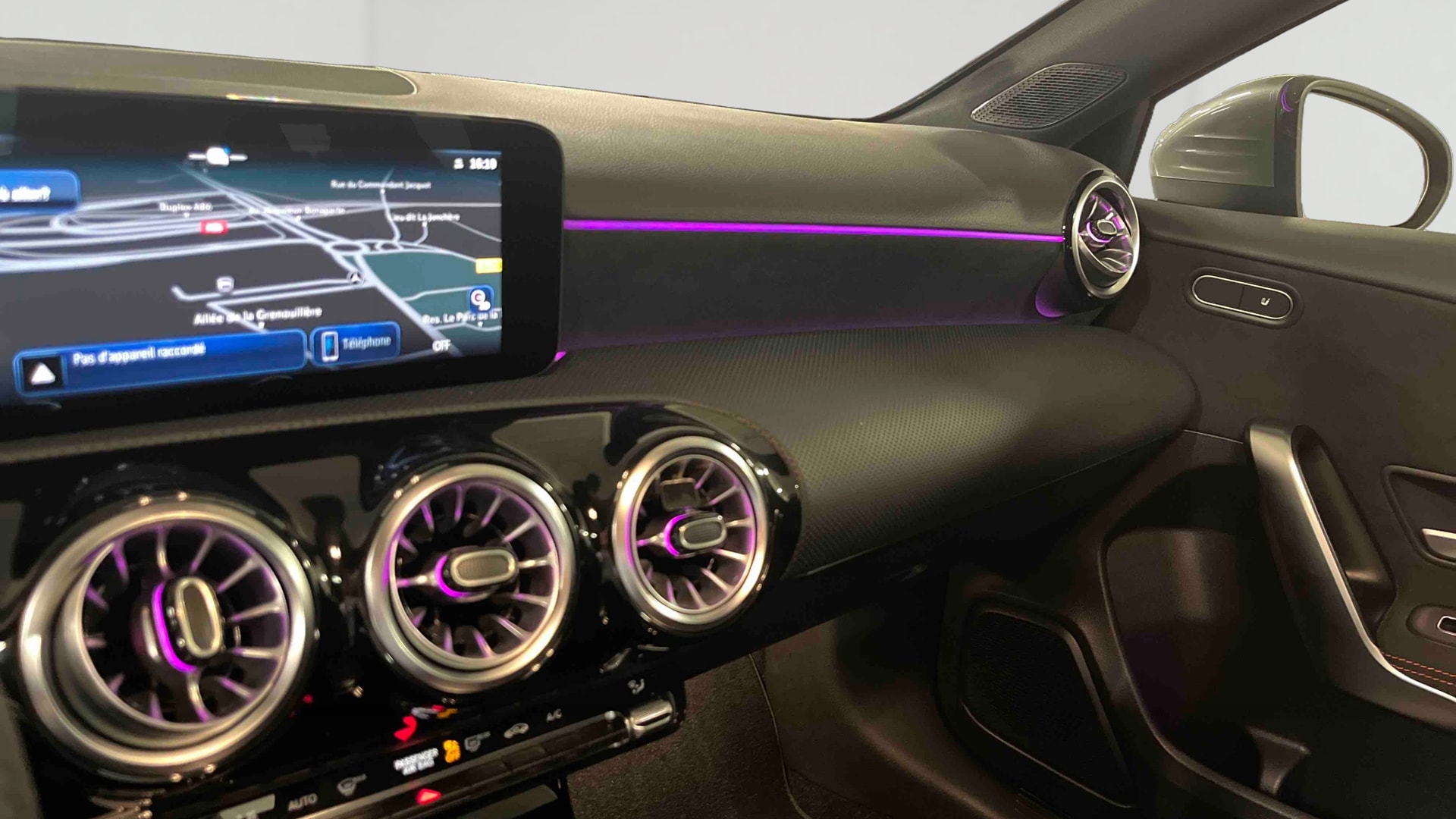 Mercedes-Benz Classe A 180 AMG Line — photo 16