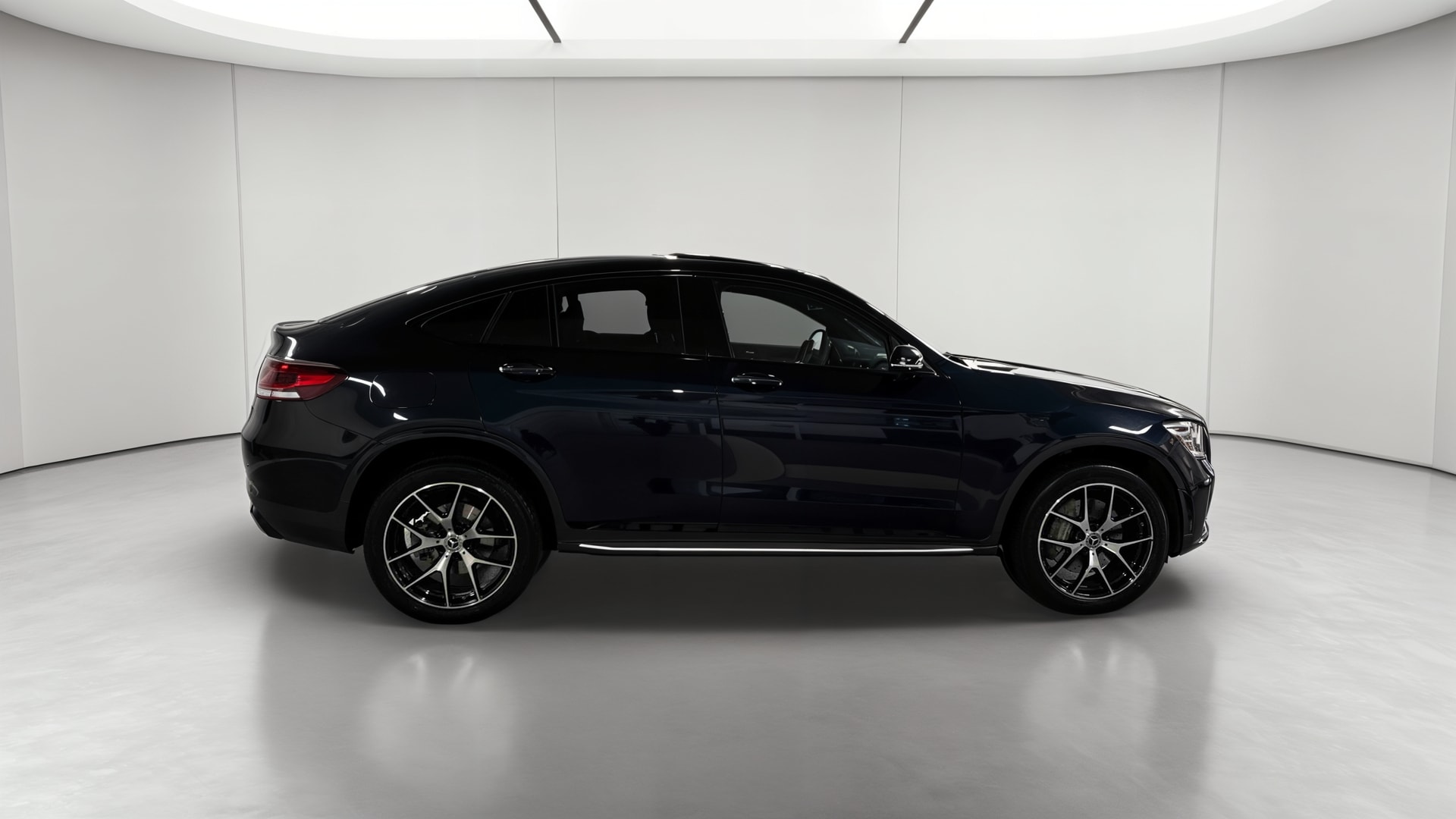 Mercedes-Benz GLC Coupé 300 e 9G-Tronic 4Matic AMG Line — Profil droit