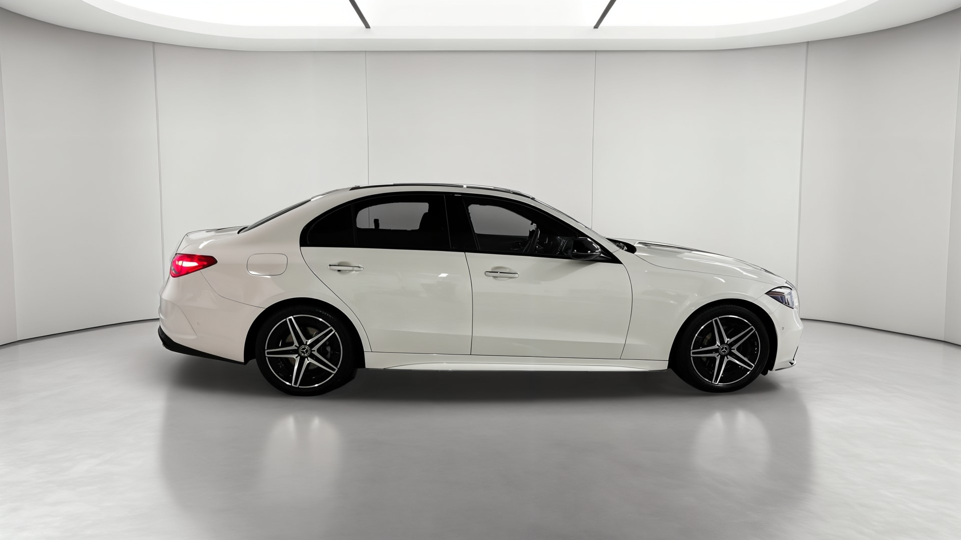 Mercedes-Benz Classe C 220 d 9G-Tronic AMG Line — Profil droit