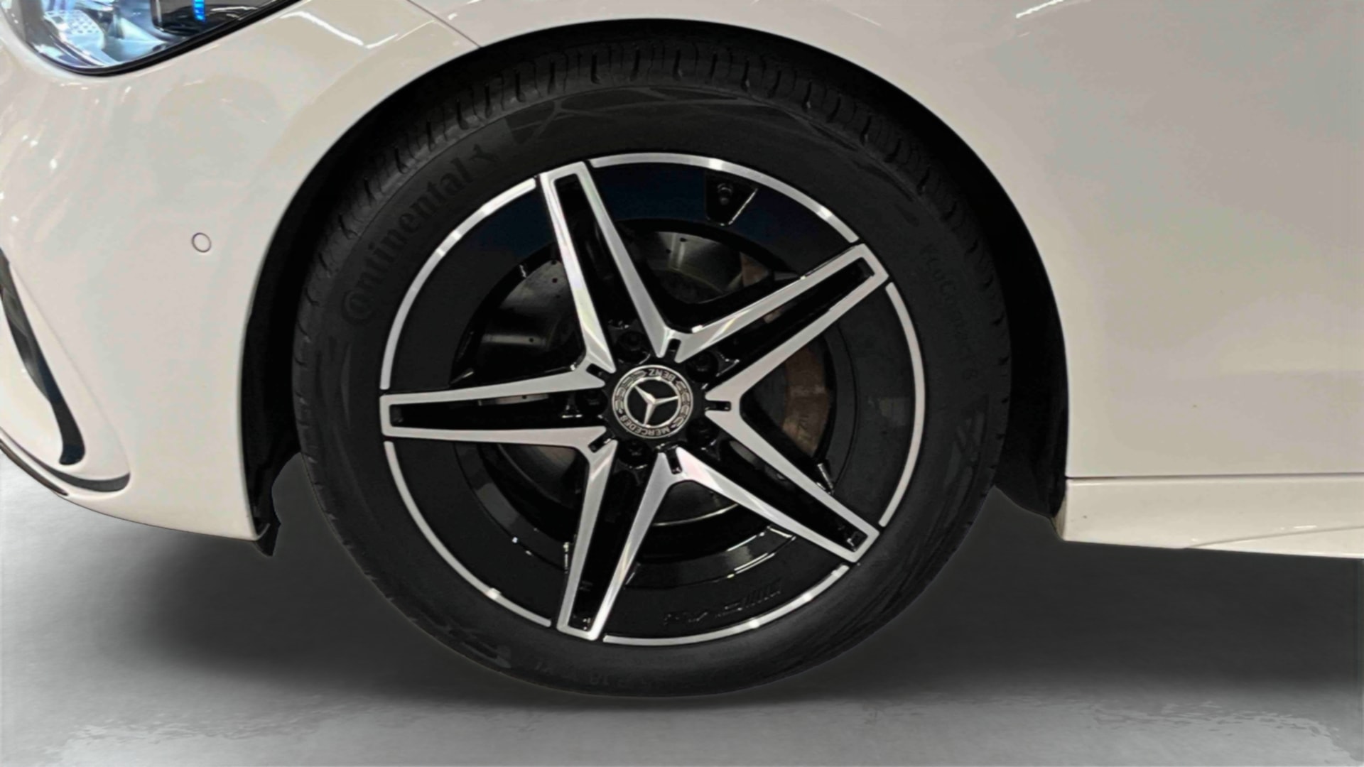 Mercedes-Benz Classe C 220 d 9G-Tronic AMG Line — Pneu avant gauche