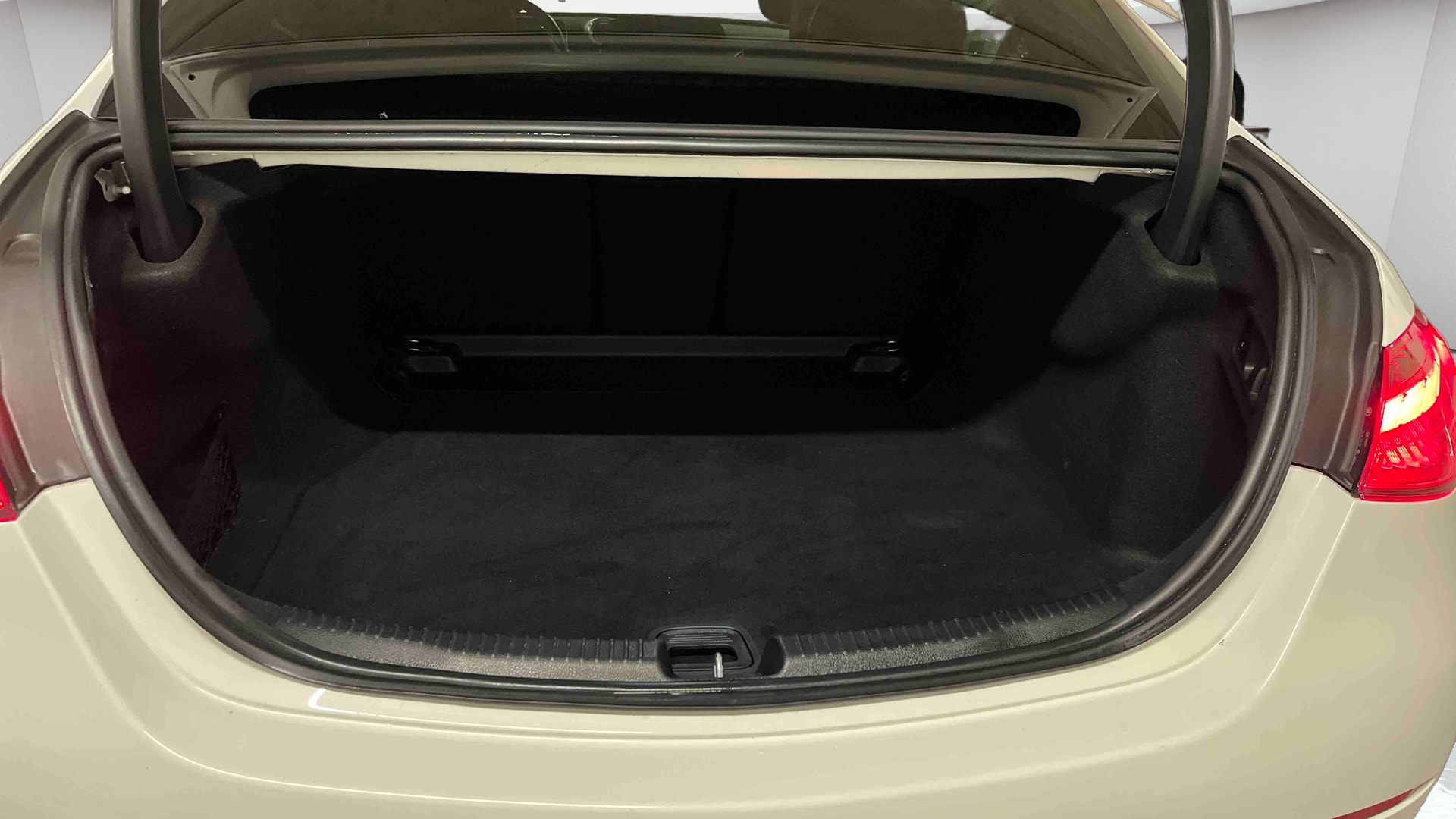 Mercedes-Benz Classe C 220 d 9G-Tronic AMG Line — Coffre