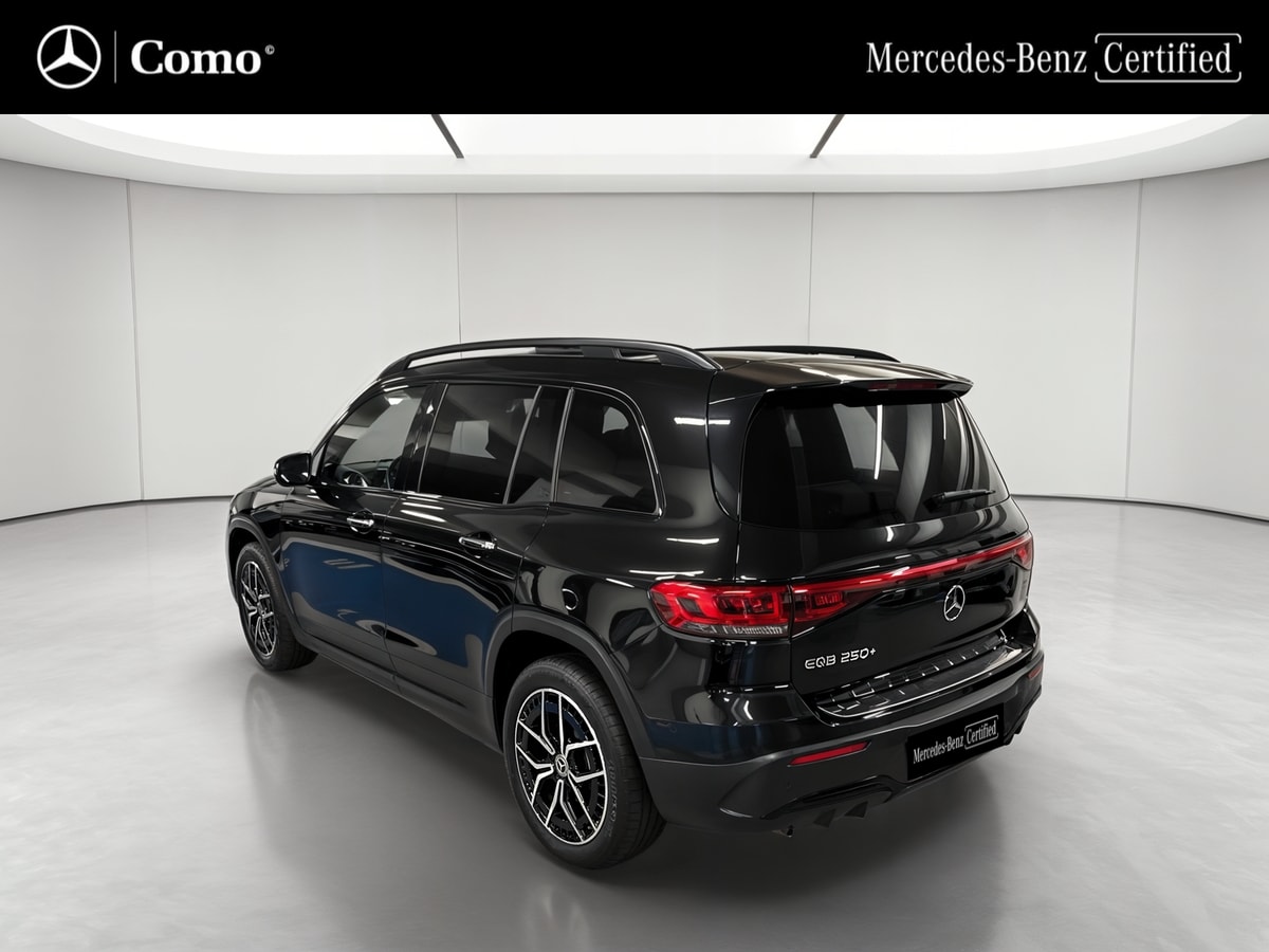 Mercedes-Benz EQB 250+ AMG Line — 3/4 arrière gauche