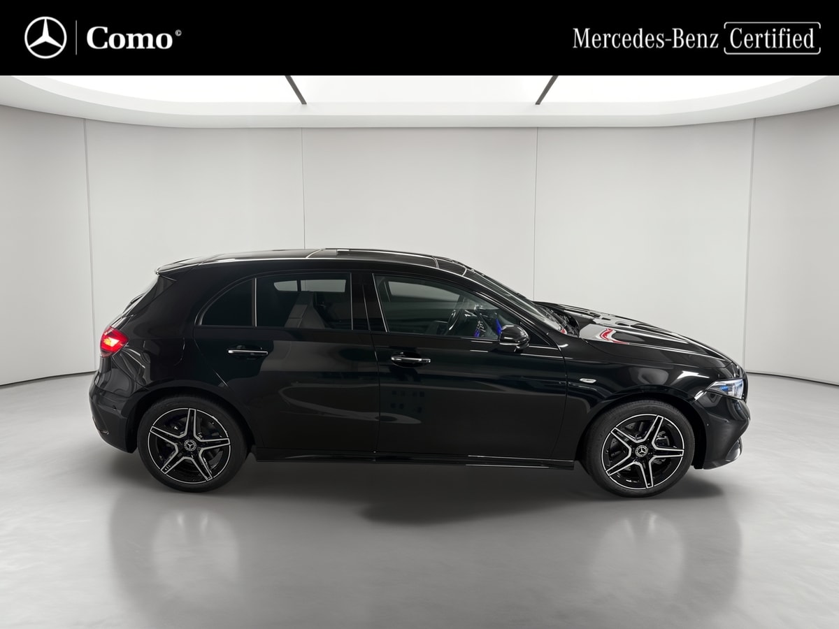 Mercedes-Benz Classe A 250 e Hybrid EQ AMG Line — Profil droit