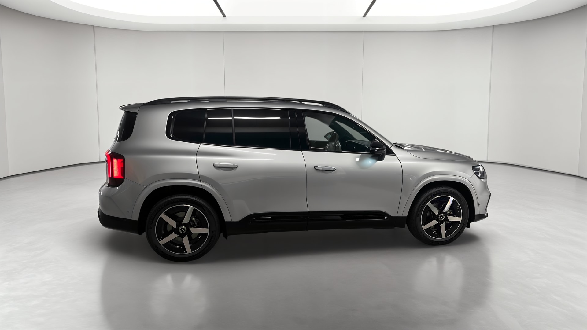 Mercedes-Benz GLB 200 AMG Line — Profil droit