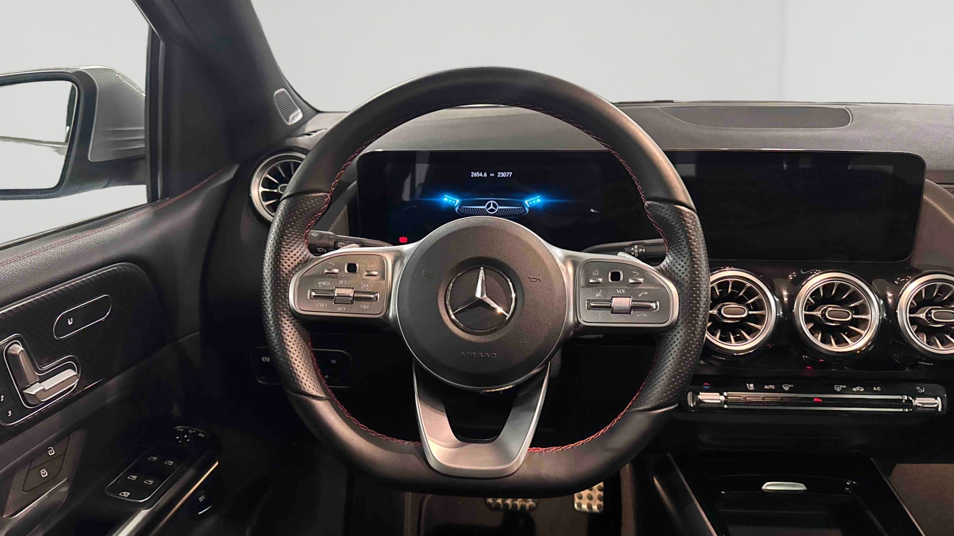 Mercedes-Benz Classe B 200 7G-DCT AMG Line Edition — Poste de pilotage