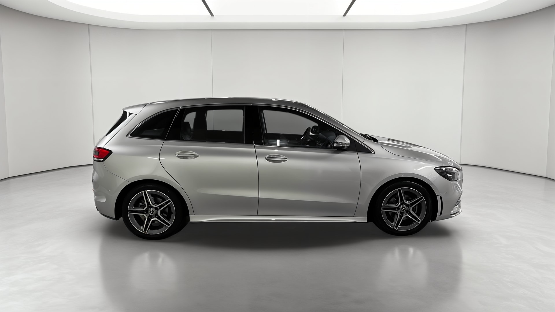 Mercedes-Benz Classe B 200 7G-DCT AMG Line Edition — Profil droit