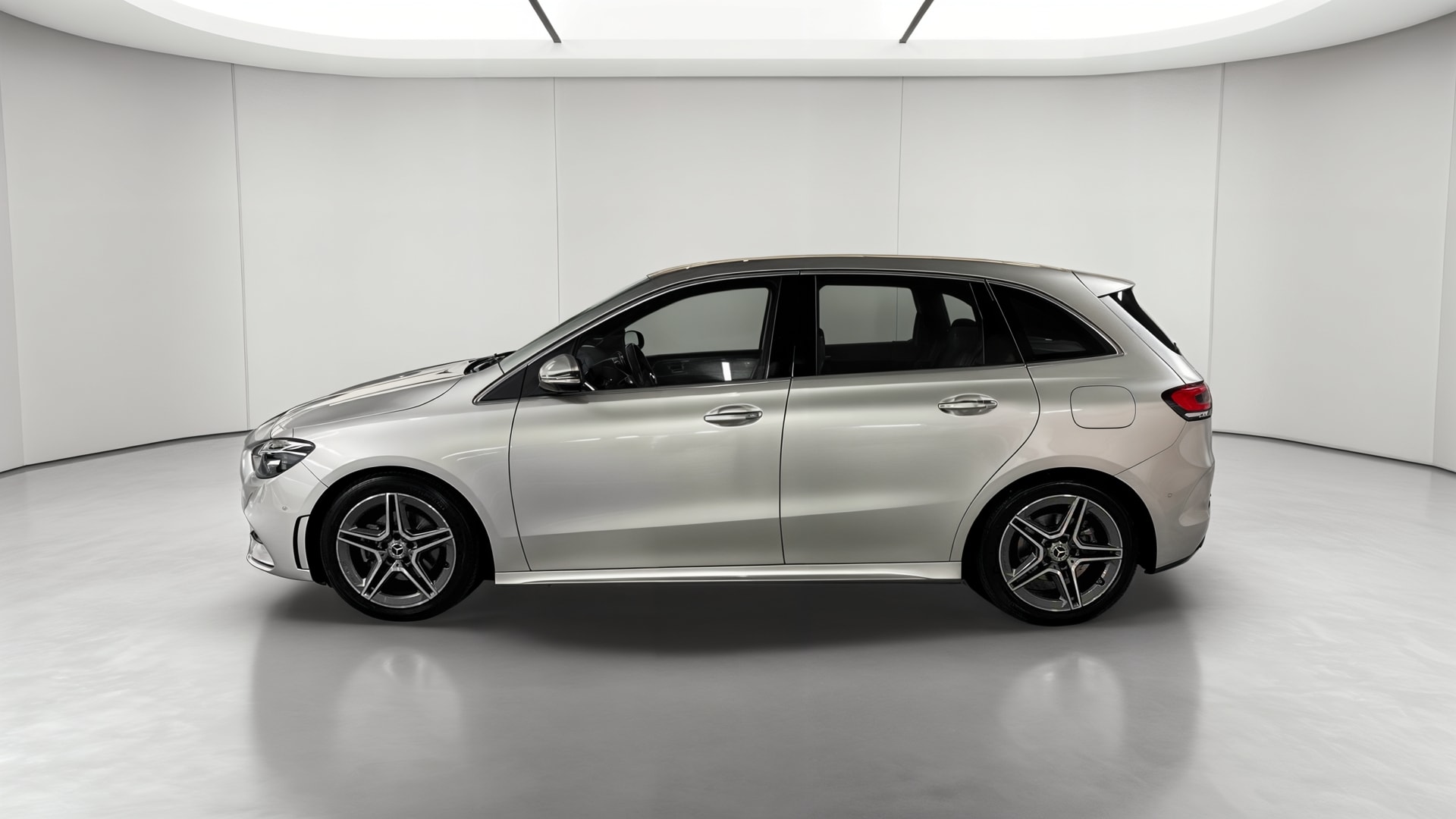 Mercedes-Benz Classe B 200 7G-DCT AMG Line Edition — Profil gauche