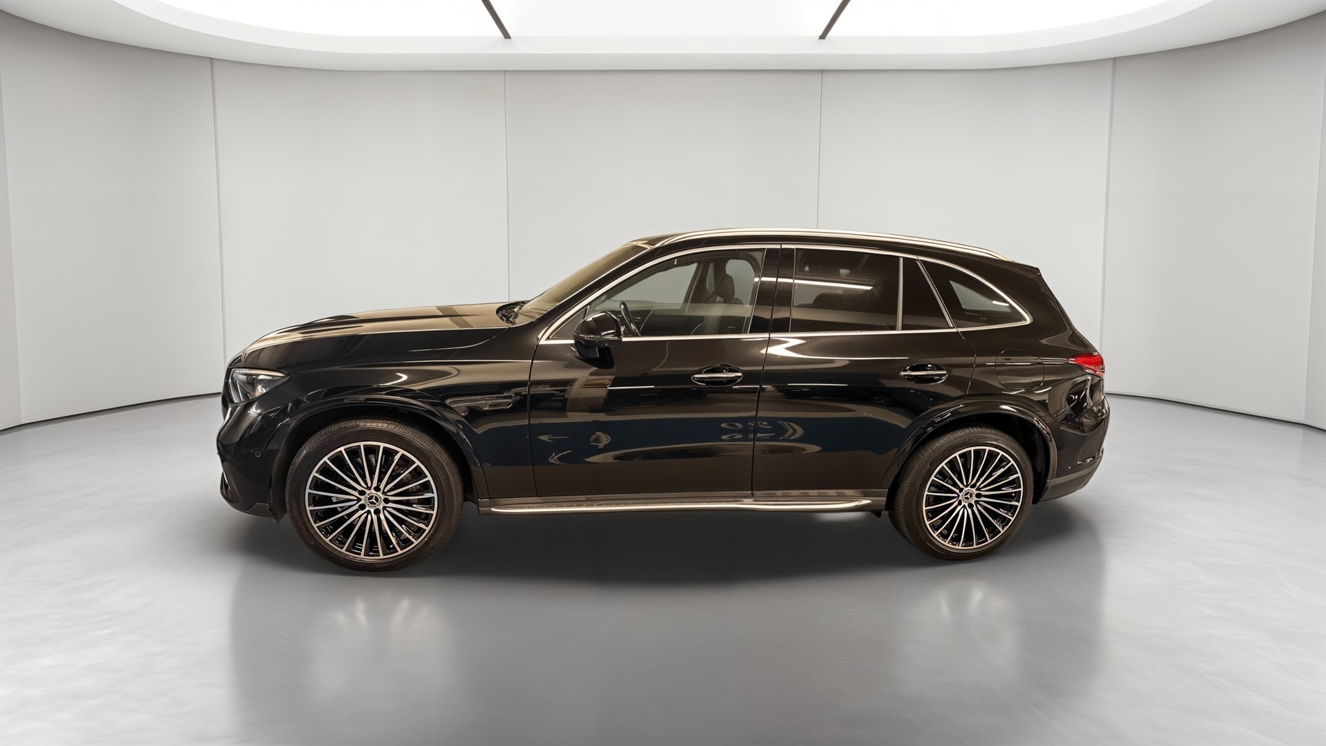 Mercedes-Benz GLC 300 e 9G-Tronic 4Matic AMG Line — Profil gauche