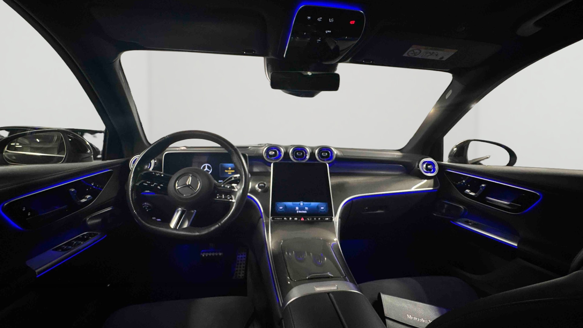 Mercedes-Benz GLC 300 e 9G-Tronic 4Matic AMG Line — Planche de bord