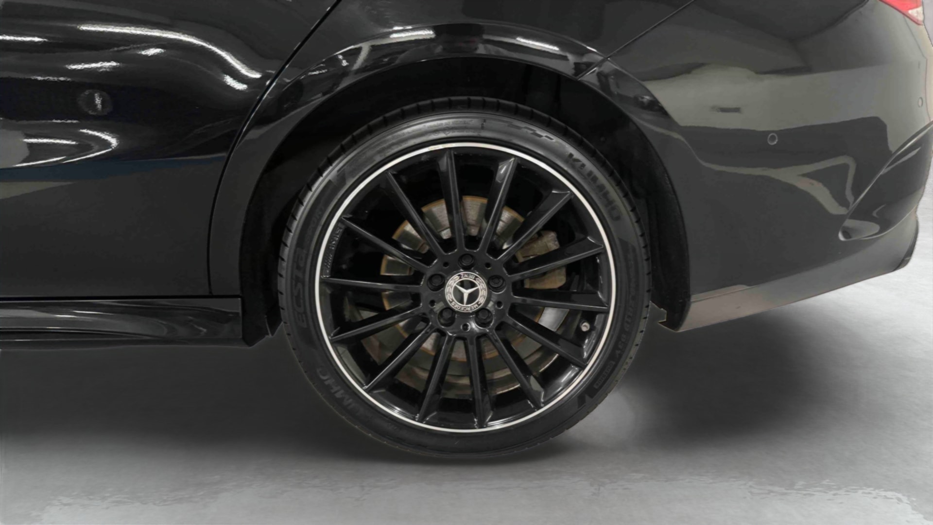 Mercedes-Benz CLA Shooting Brake 250 e 8G-DCT Progressive Line — Pneu avant gauche