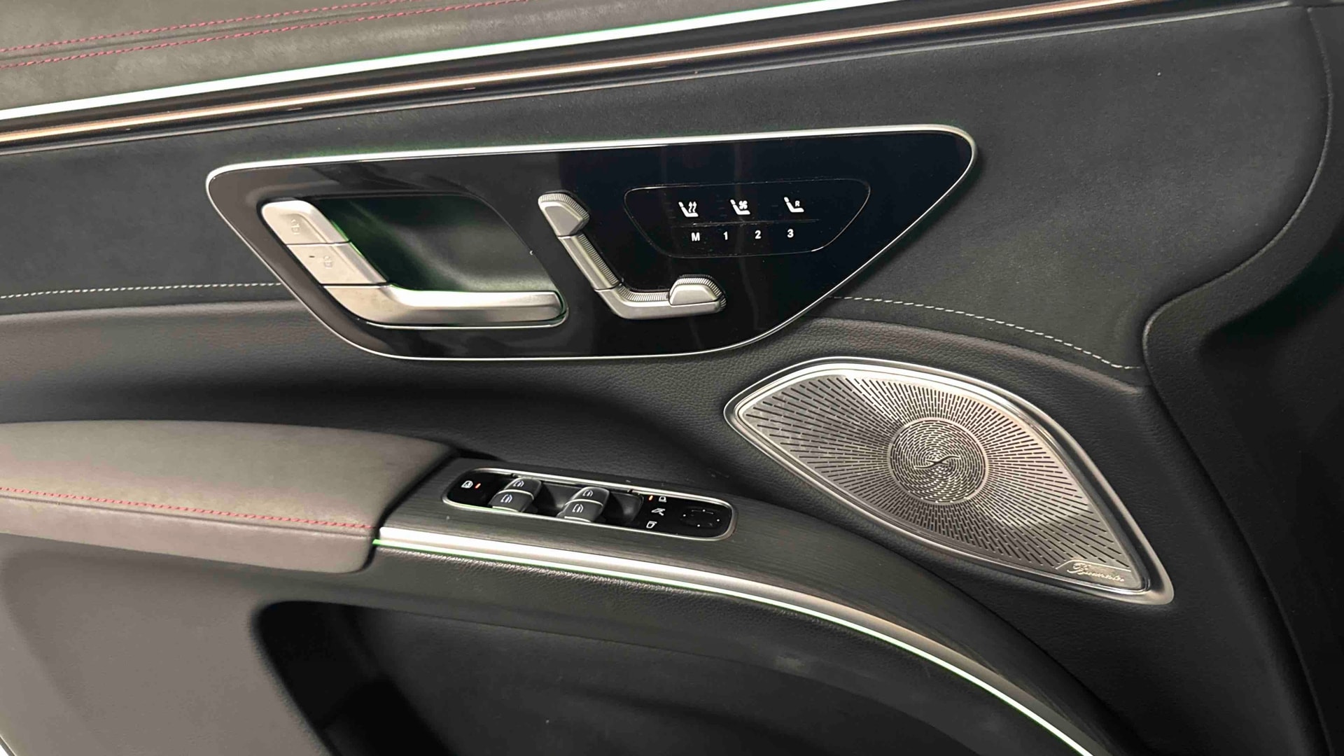 Mercedes-Benz EQS SUV 580 4Matic AMG Line — photo 16