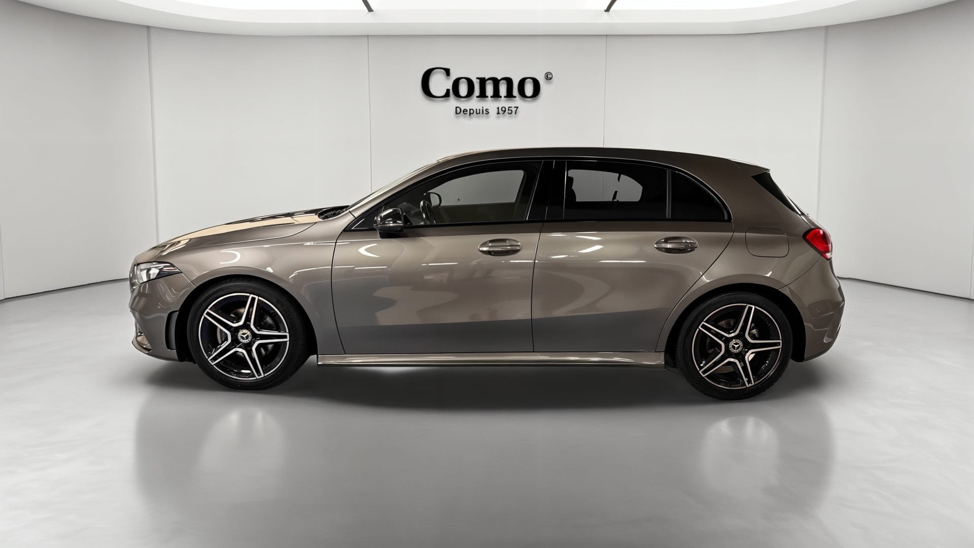 Mercedes-Benz Classe A 180 d 8G-DCT AMG Line — Profil gauche