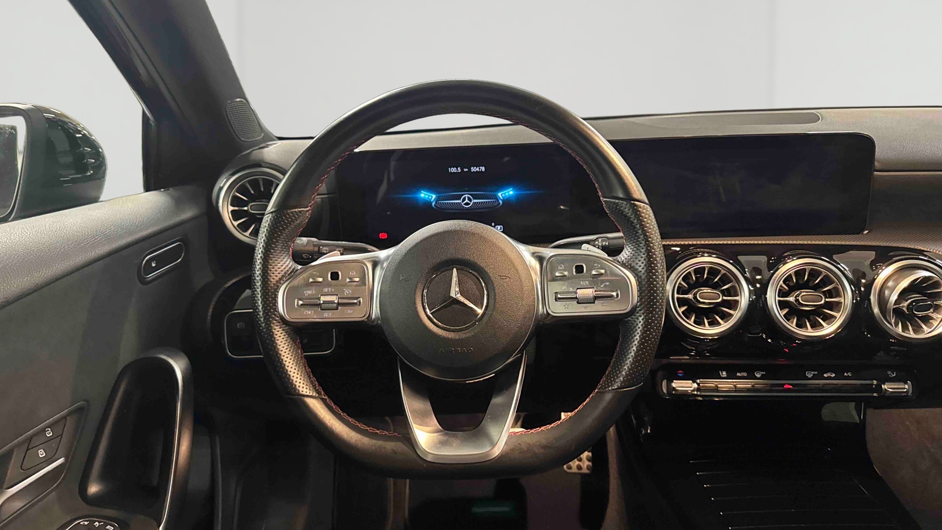 Mercedes-Benz Classe A 180 d 8G-DCT AMG Line — Poste de pilotage