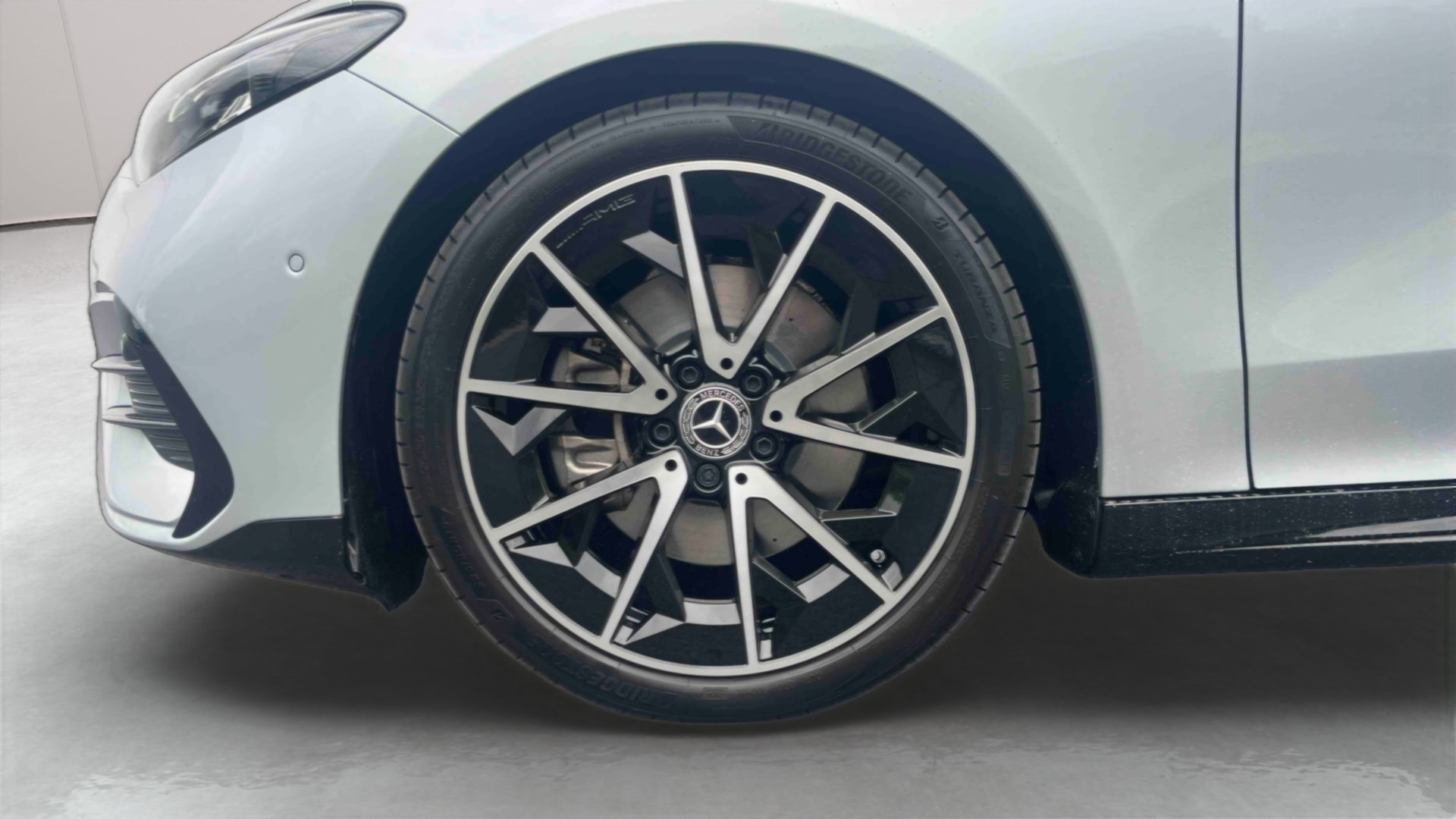Mercedes-Benz CLA 200 8F-eDCT AMG Line — Pneu avant gauche