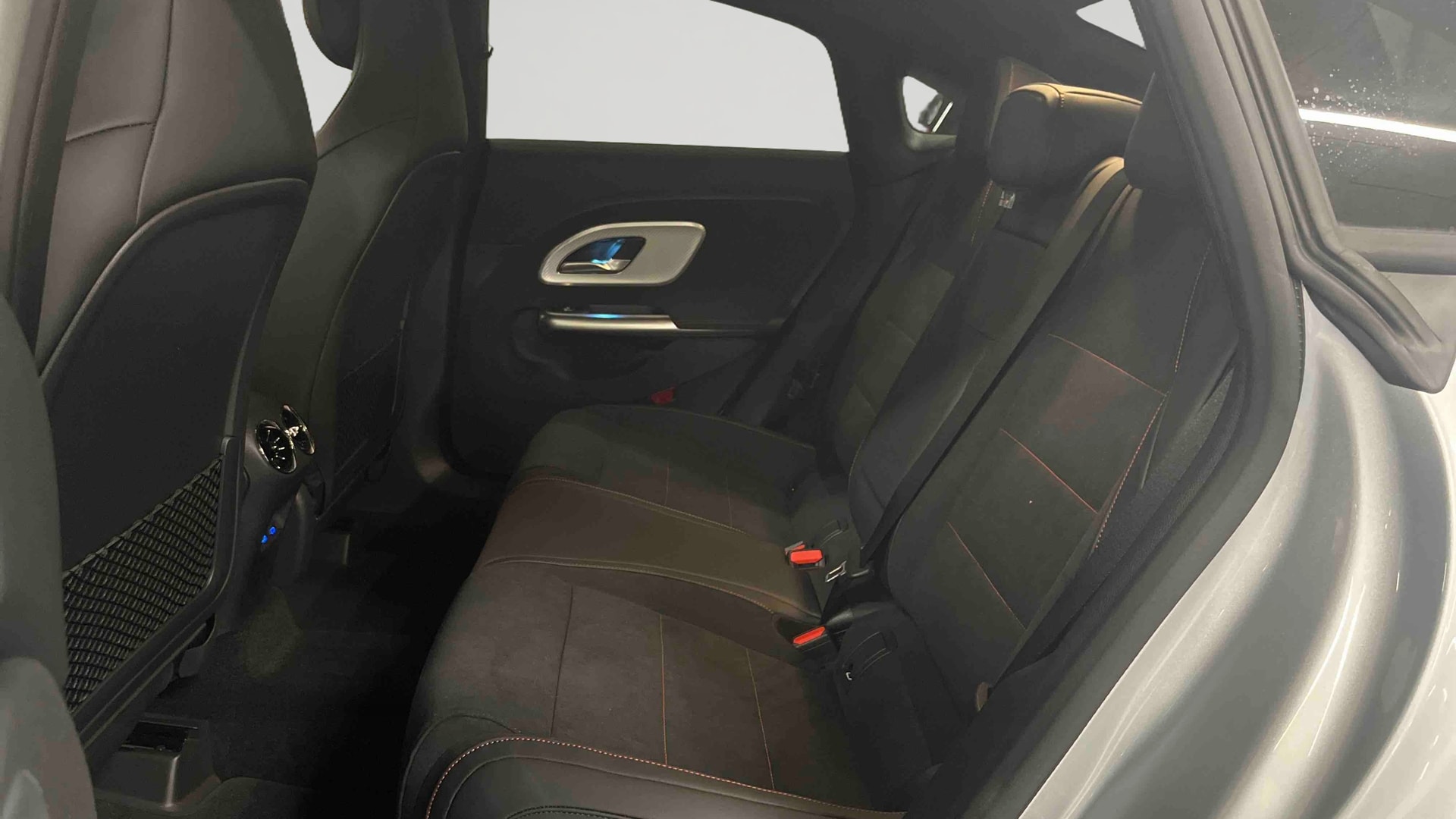 Mercedes-Benz CLA 200 8F-eDCT AMG Line — photo 15