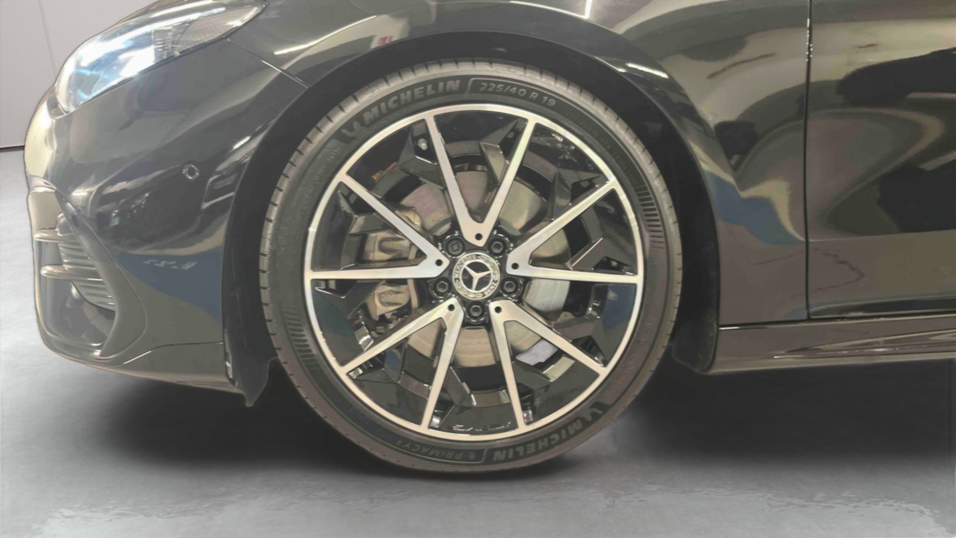 Mercedes-Benz CLA 200 8F-eDCT AMG Line — Pneu avant gauche