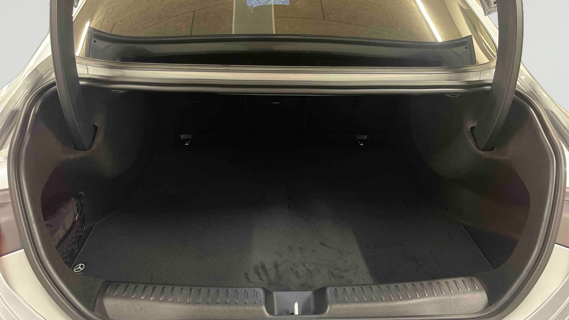 Mercedes-Benz CLA 200 8F-eDCT AMG Line — Coffre